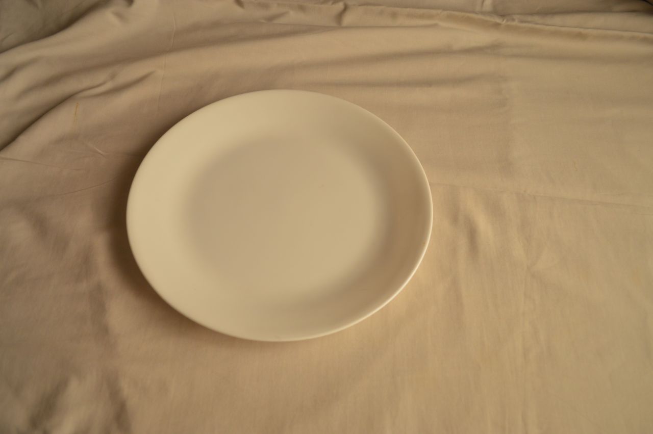 Single Dish With Tablecloth Stock Free