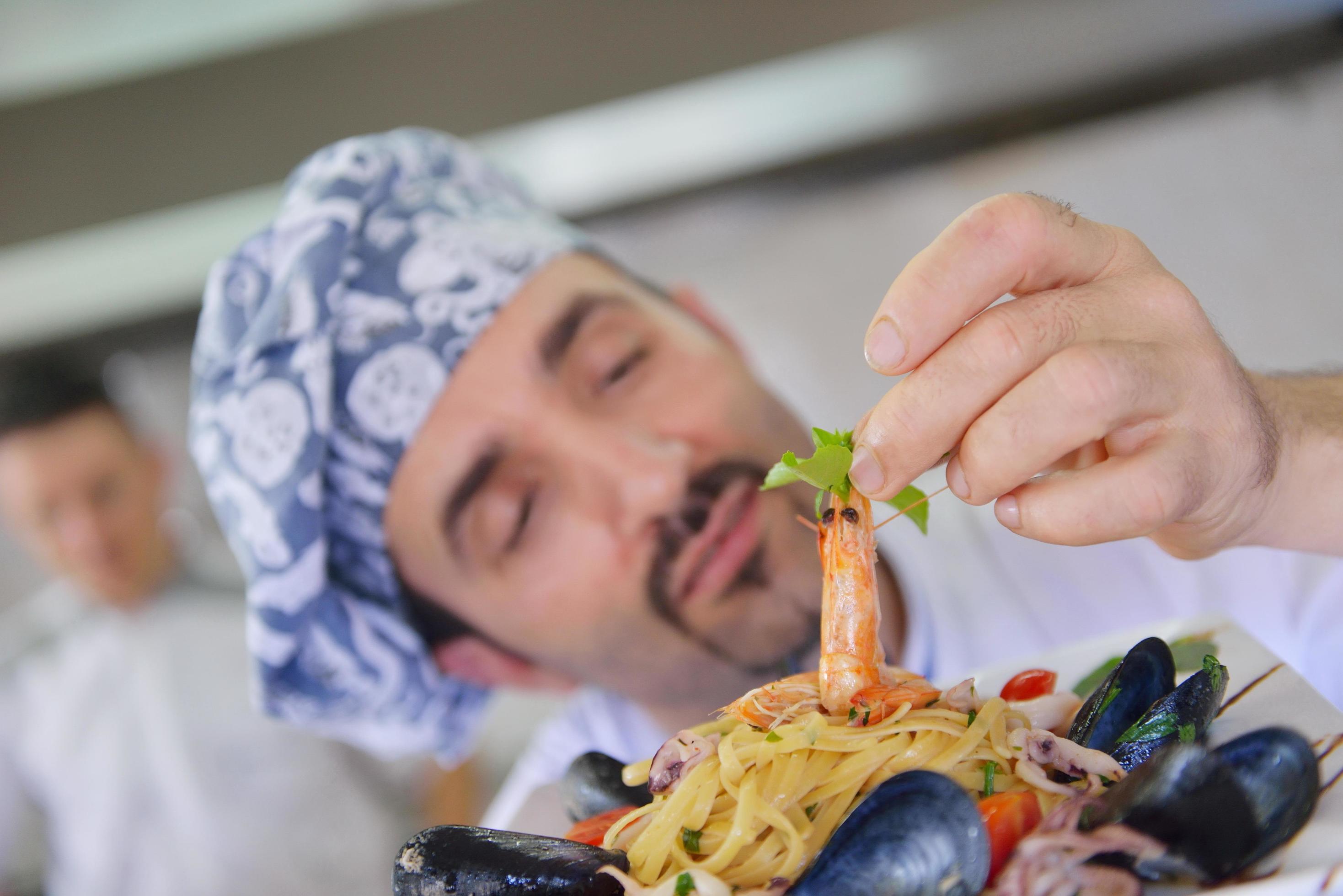 chef preparing food Stock Free