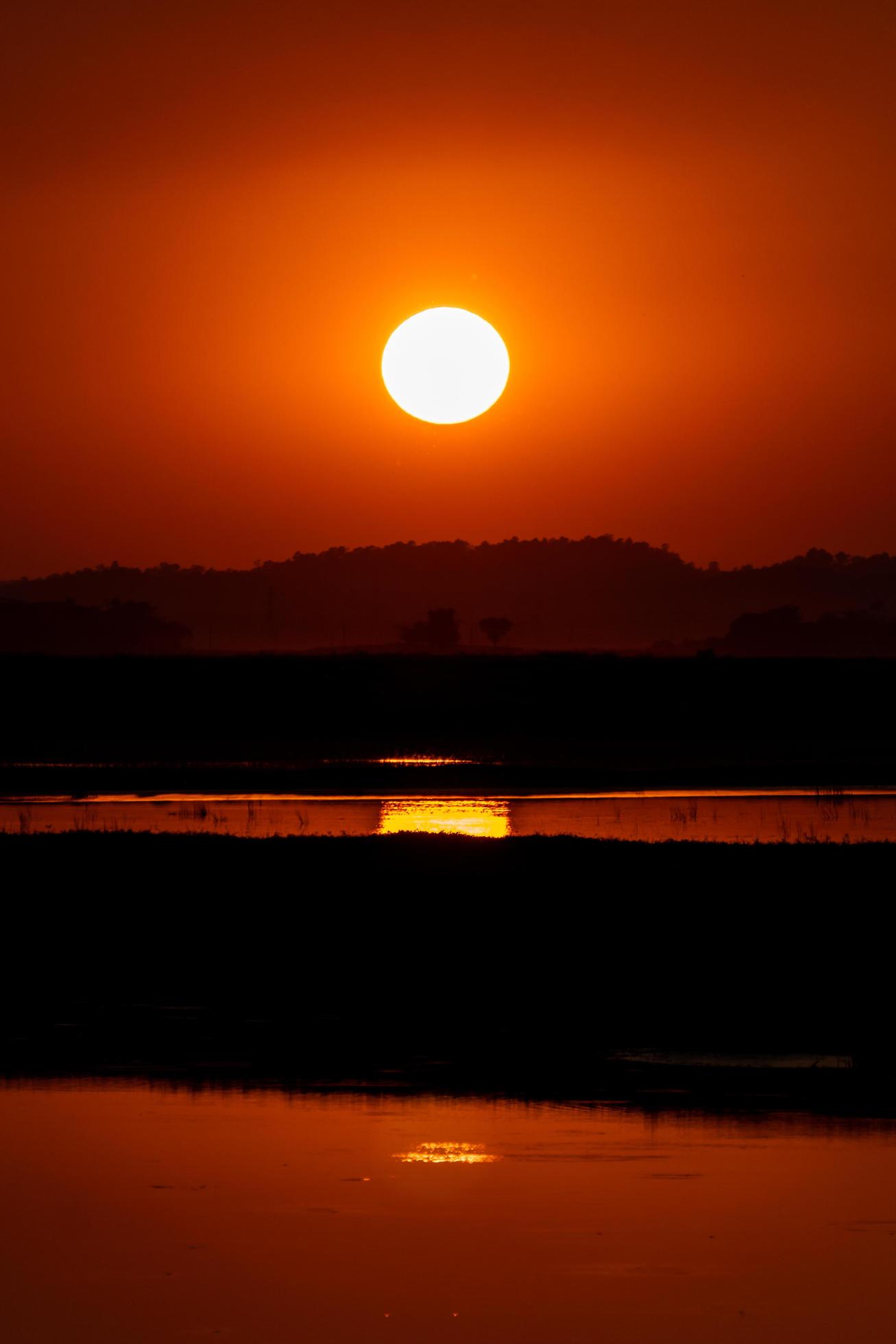 End of the afternoon, Nature, Landscape photo of a pond at sunset Stock Free