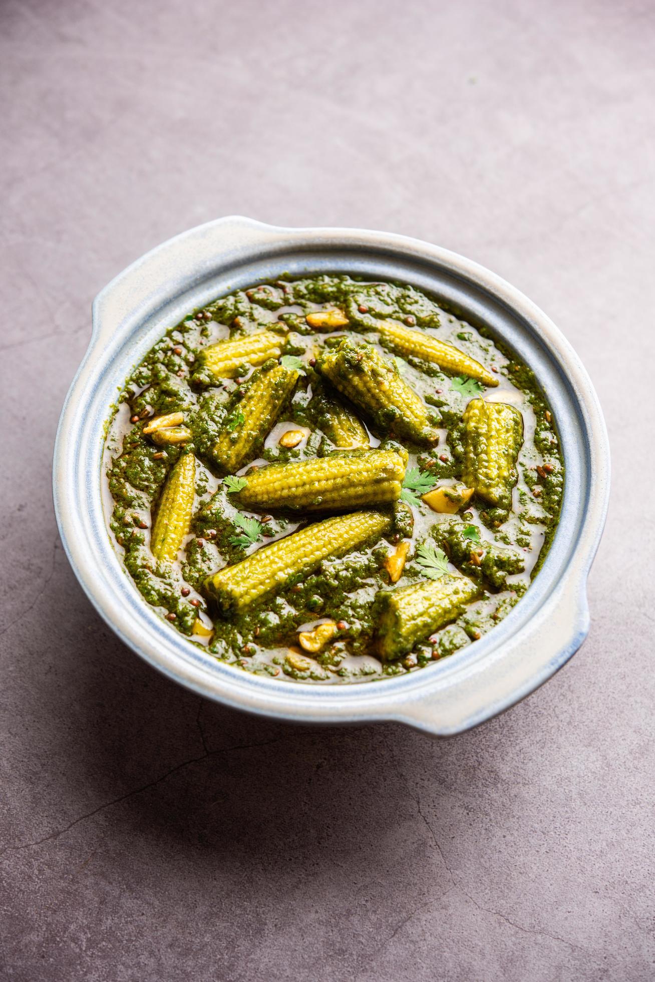 palak baby corn sabzi also known as spinach makai curry served with rice or roti, Indian food Stock Free