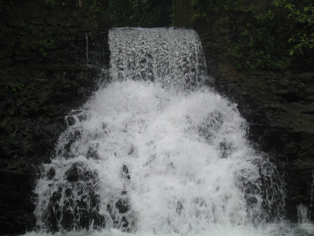 Waterfall Front View Stock Free