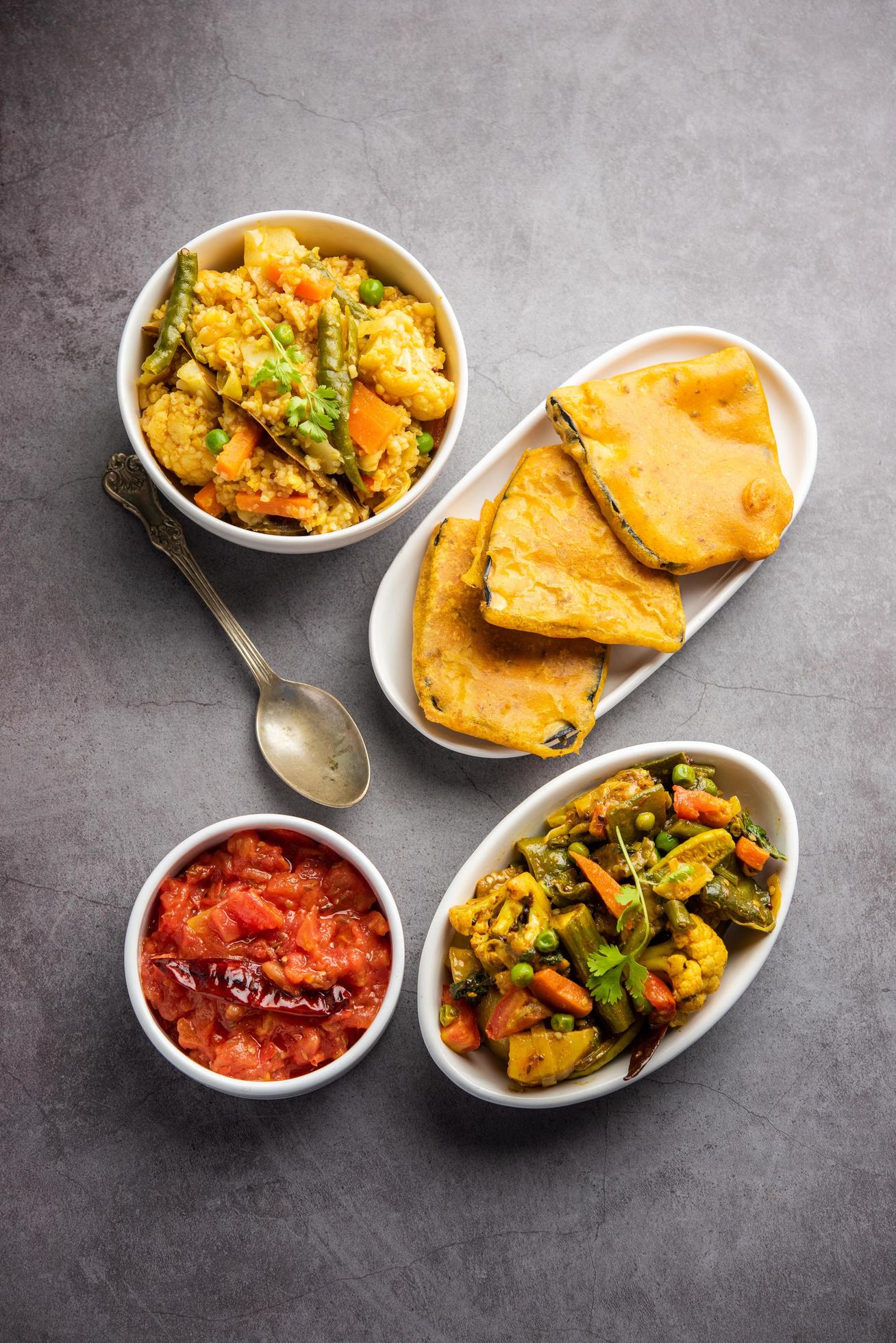 Bengali Bhog food for Indian Hindu Durga Puja or pooja festival. Khichadi, labra, tomato chutney Stock Free