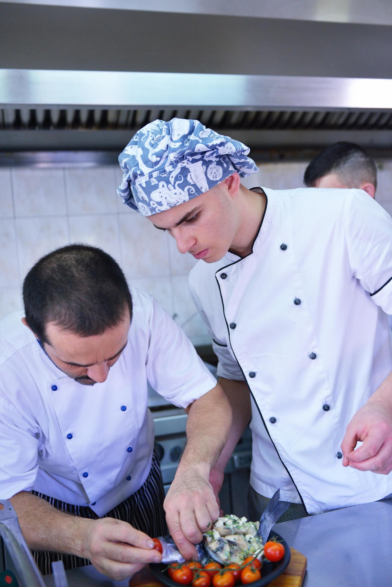 Chef preparing food Stock Free