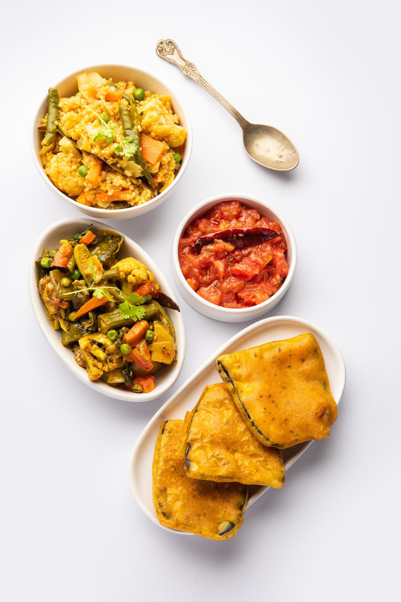 Bengali Bhog food for Indian Hindu Durga Puja or pooja festival. Khichadi, labra, tomato chutney Stock Free