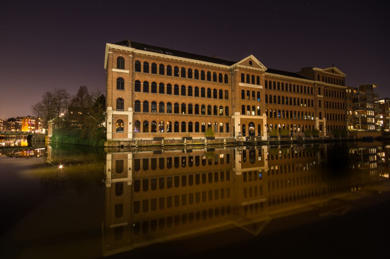 Reflected building Stock Free