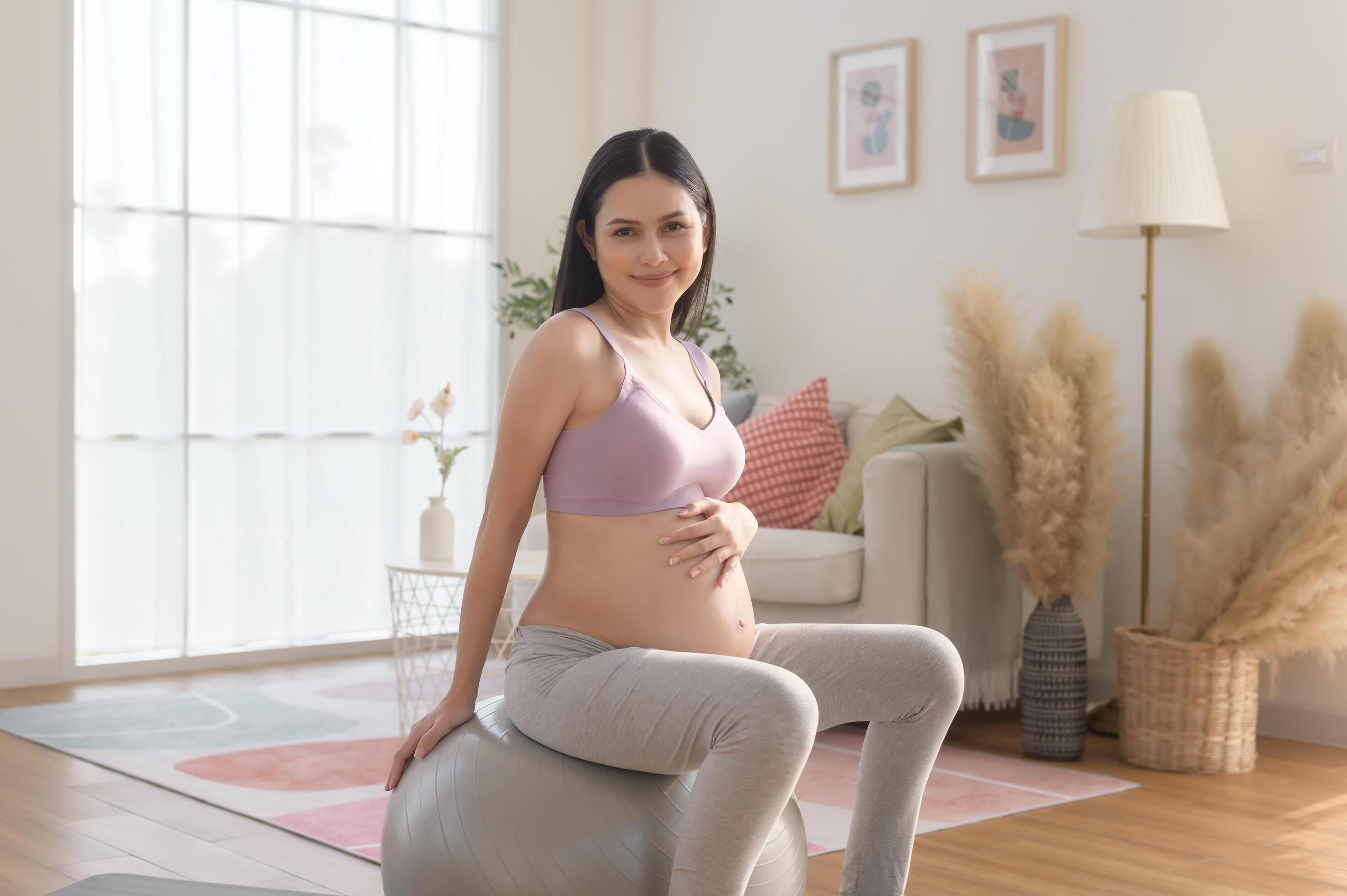 
									Healthy pregnant woman exercising and doing prenatal yoga, meditation, working out, yoga, pregnancy concept. Stock Free