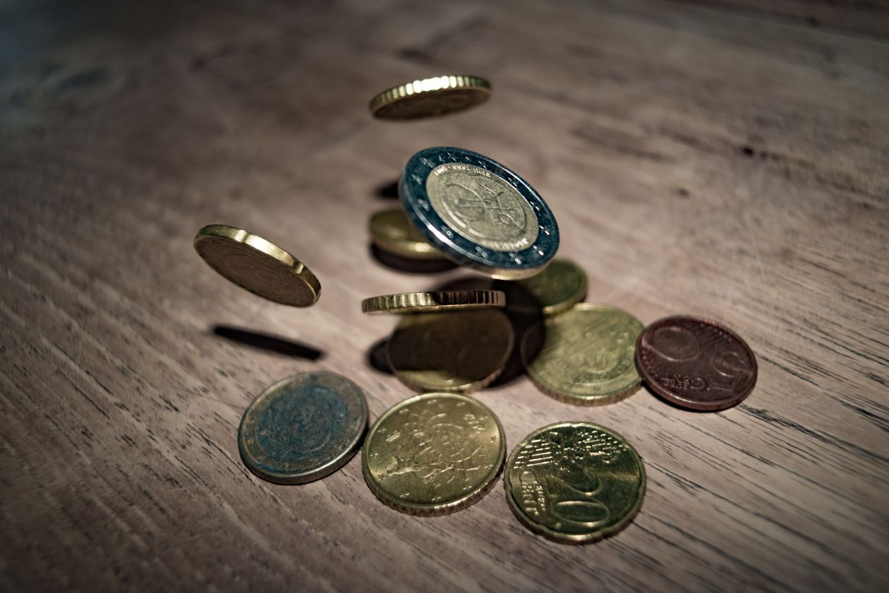 Falling Euro coins Stock Free