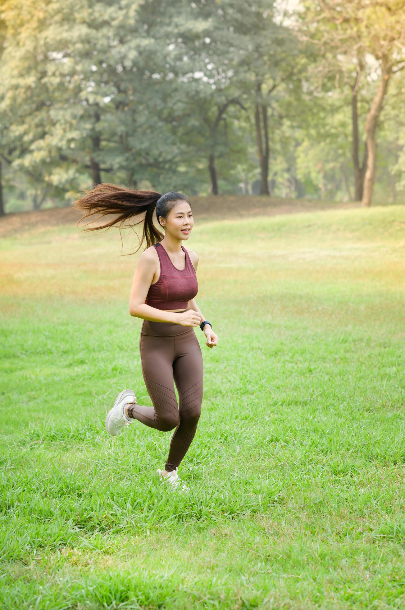 Beautiful Asian women exercise in the park every morning, It is a lifestyle for relaxation and good health of the body Stock Free