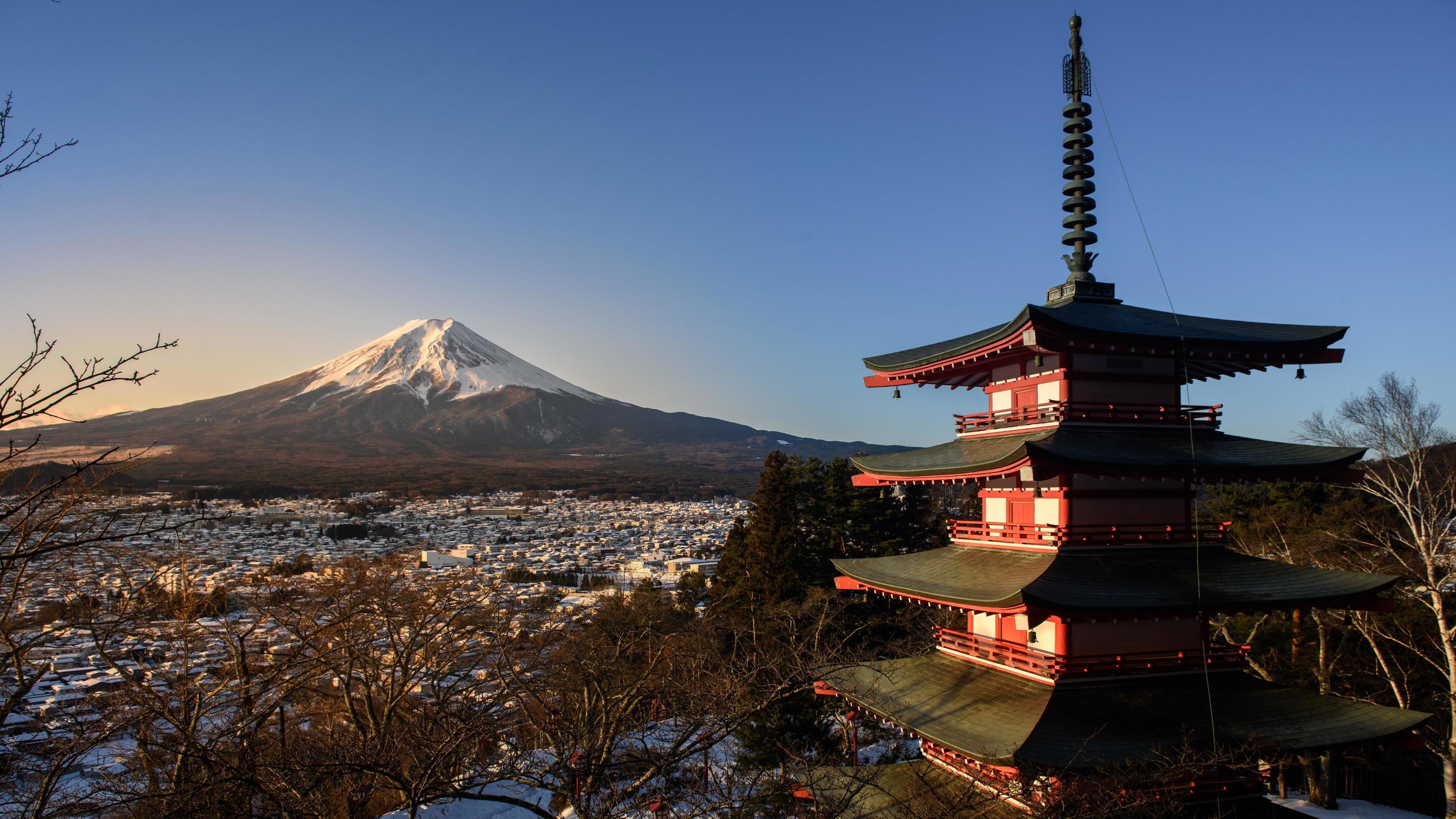 Mount Fuji and Chureito Pagoda, Japan. Stock Free