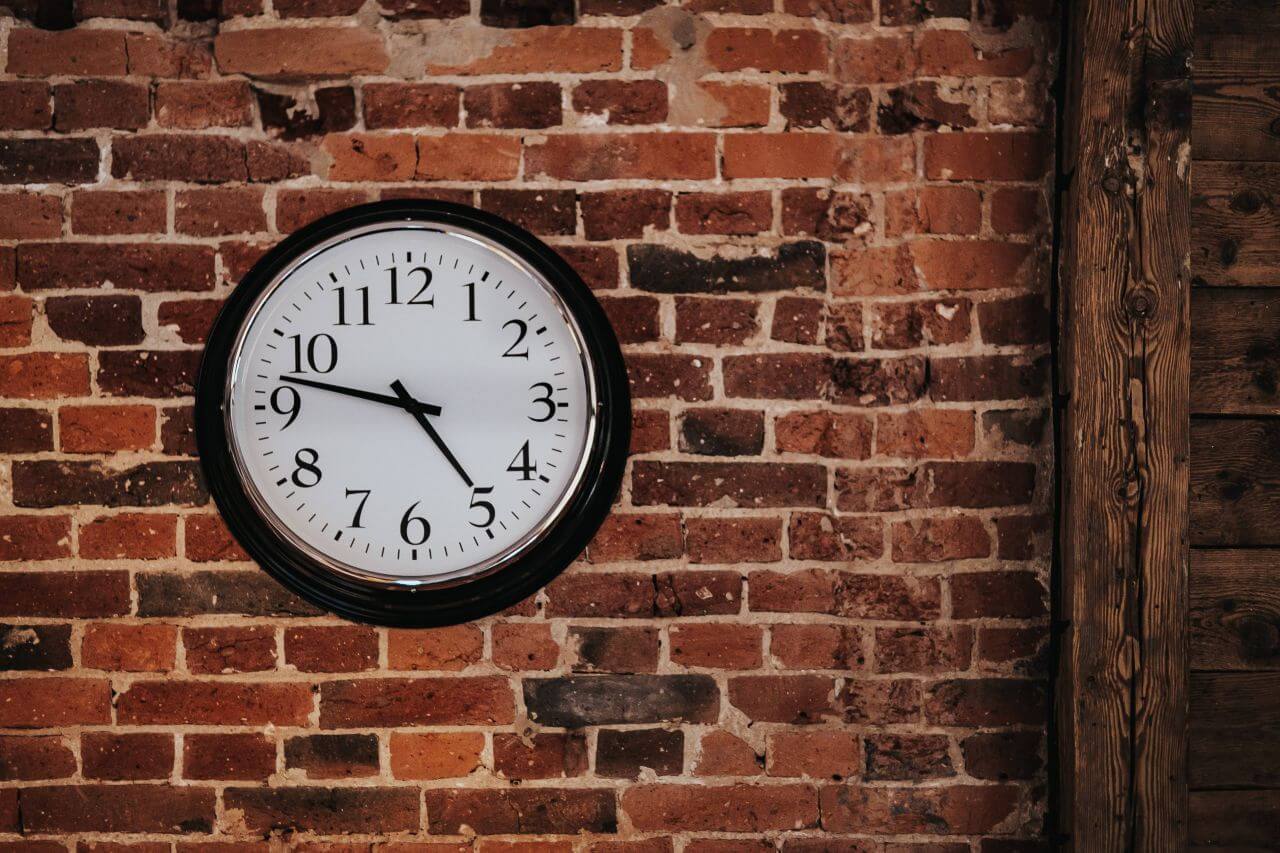 Red Brick Wall Clock Stock Free