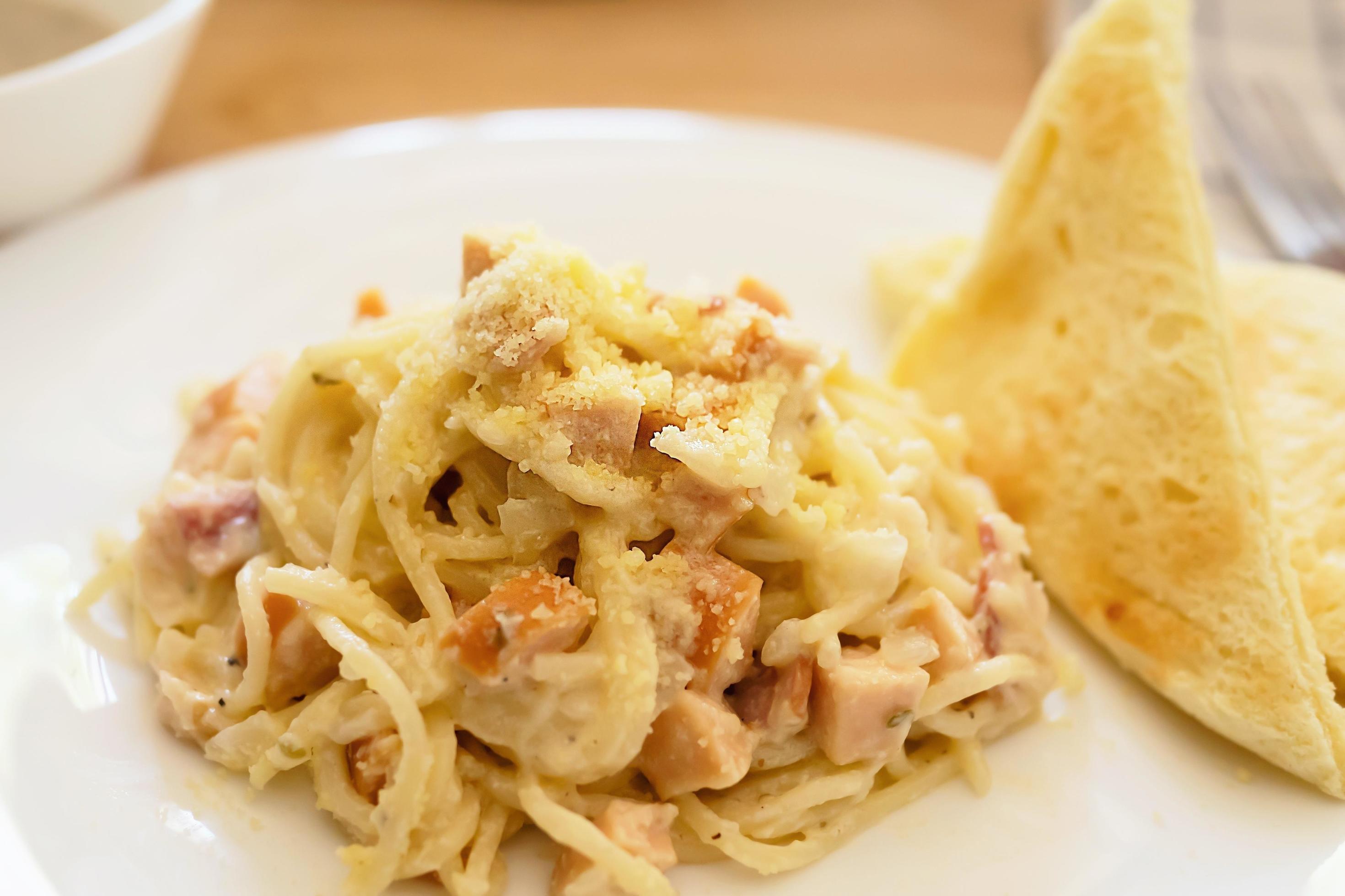 Spaghetti carbonara with grill bread – Italian food and international favorite food around the world Stock Free