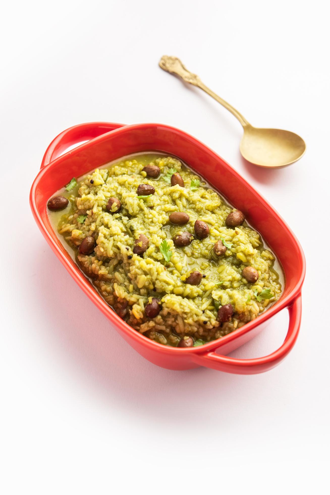 Palak khichdi is a one pot nutritious meal of mung lentils and rice with spinach, Indian food Stock Free