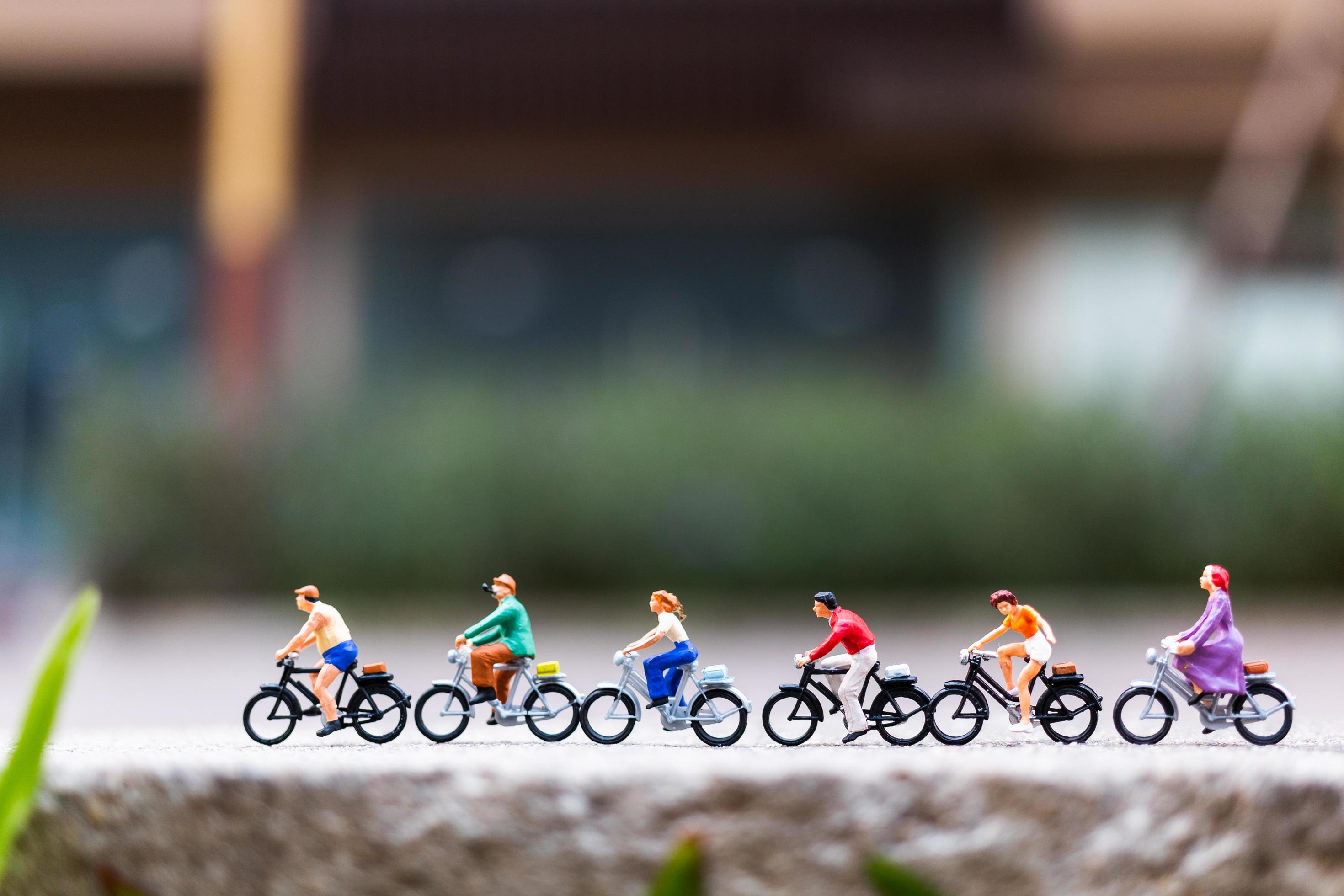 Miniature travelers with bicycles in the park, healthy lifestyle concept Stock Free