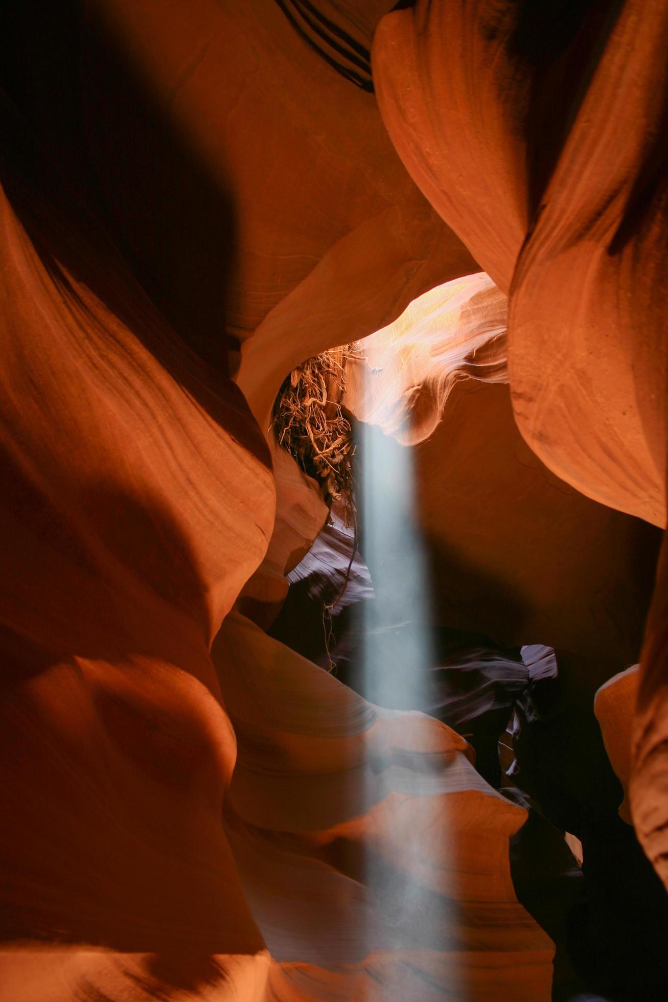 Sunlight shining through Antelope Canyon Stock Free