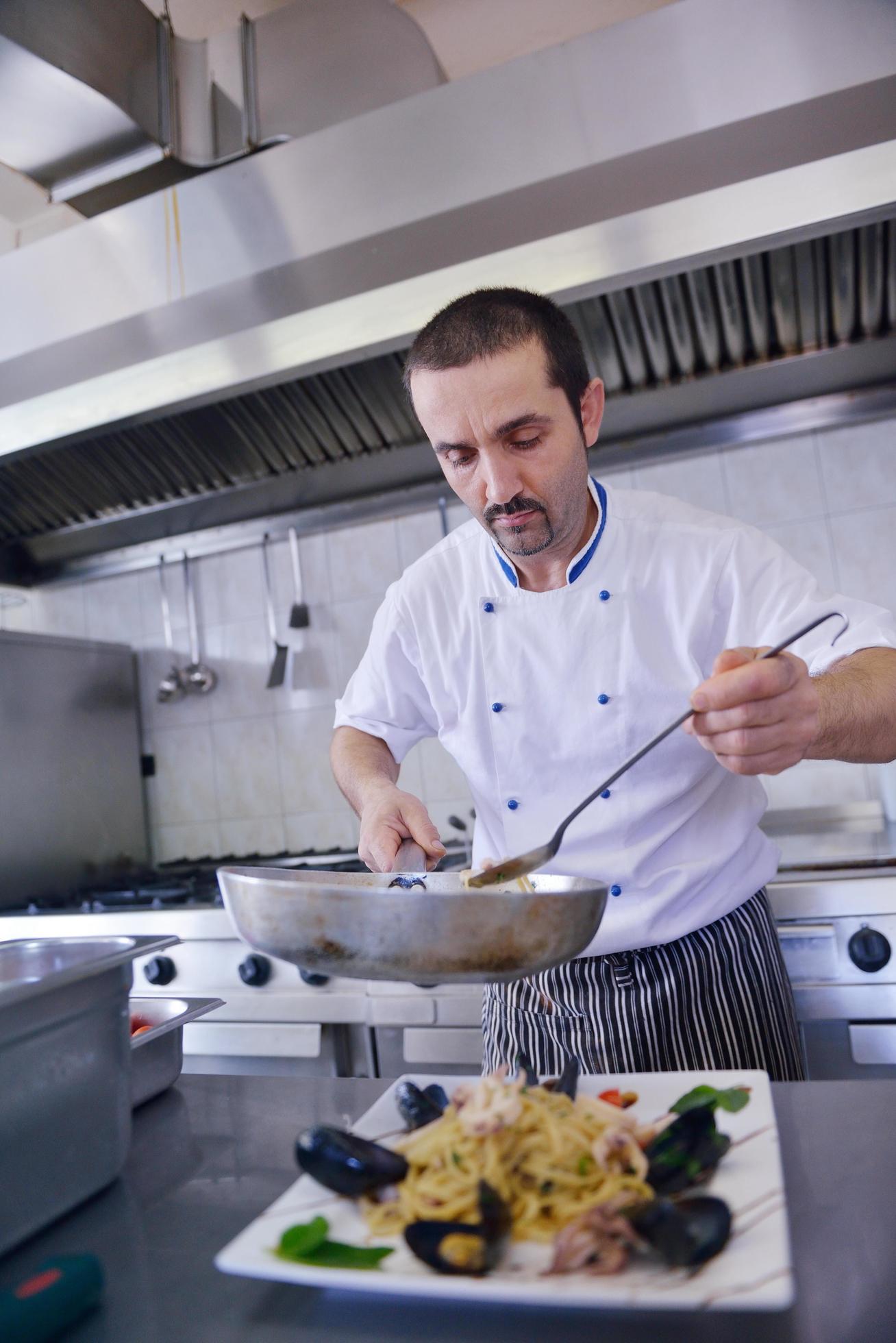 chef preparing food Stock Free