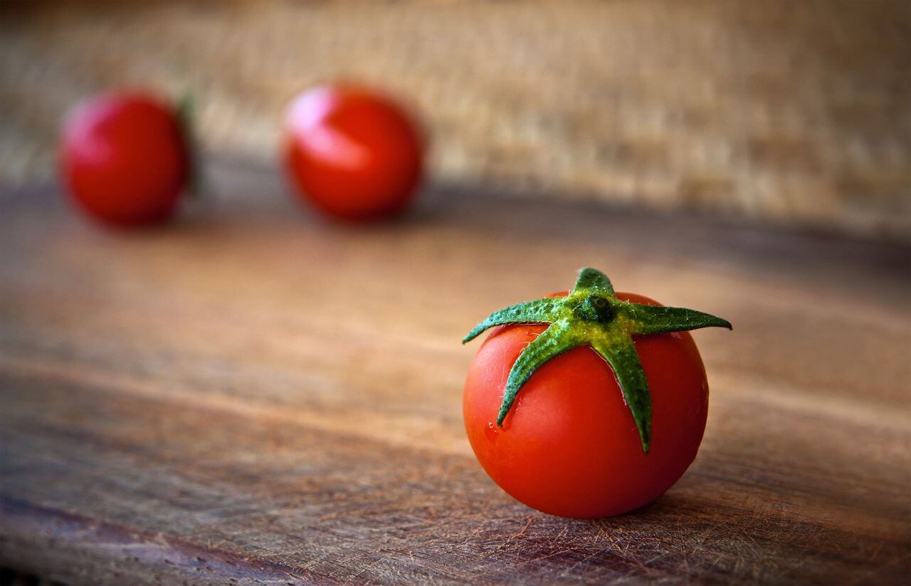 Tomatoes on Wooden Table Stock Free