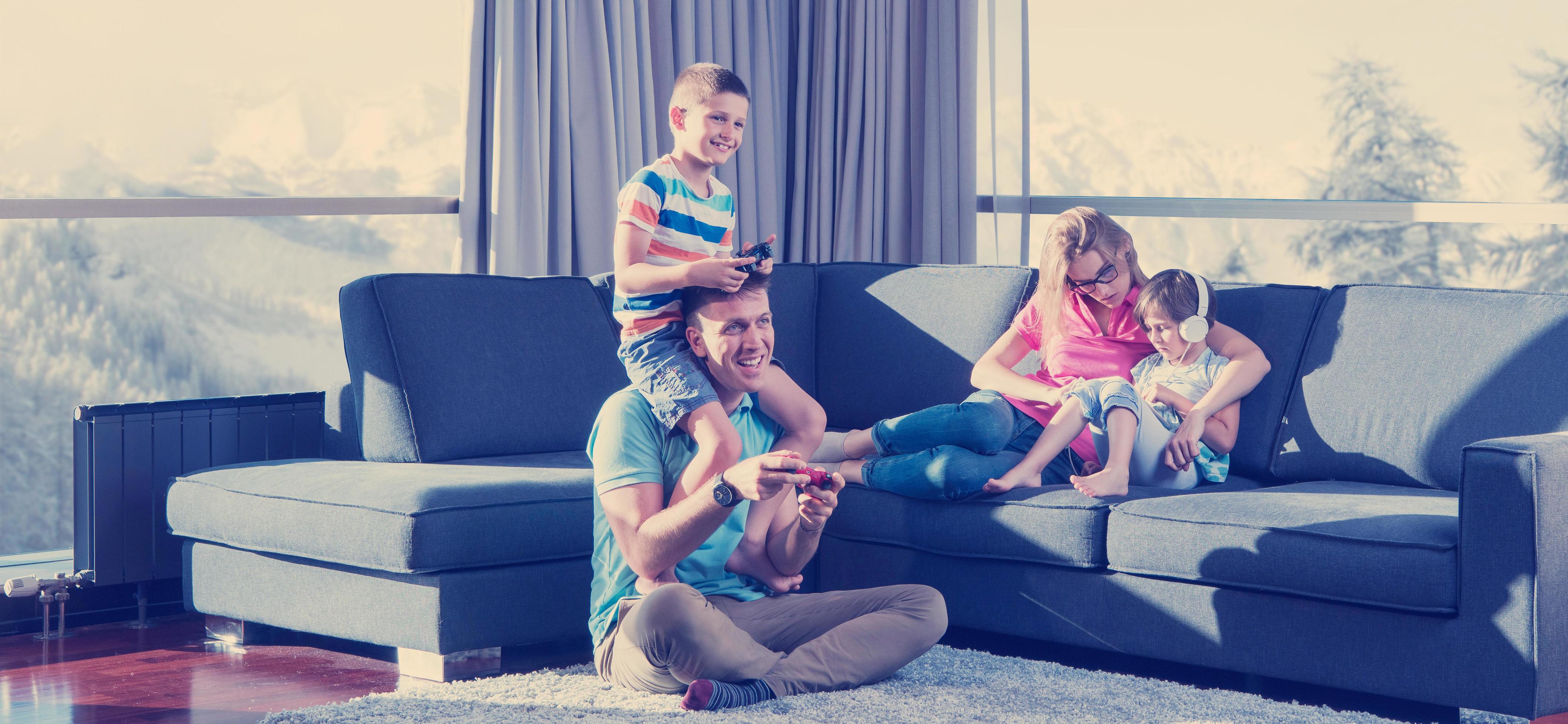 Happy family playing a video game Stock Free