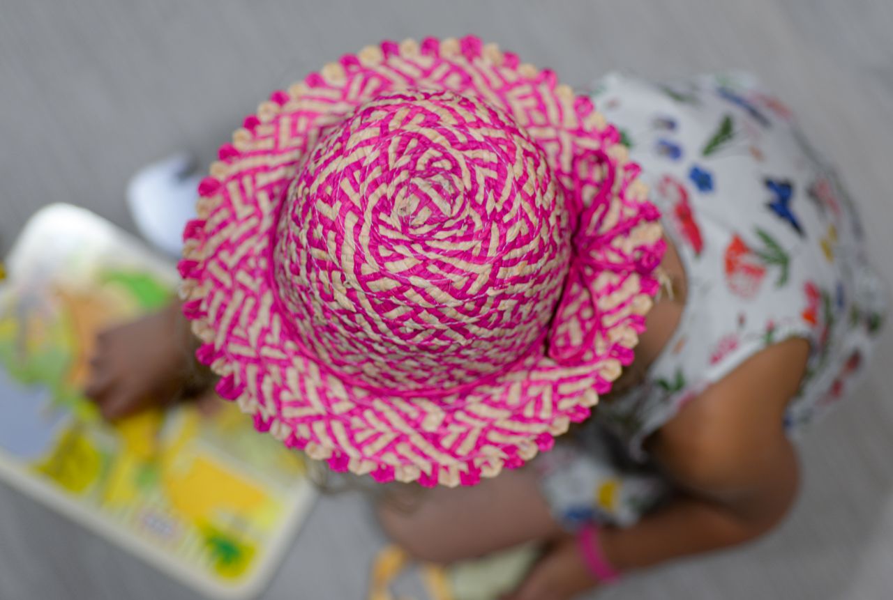 Little girl playing Stock Free