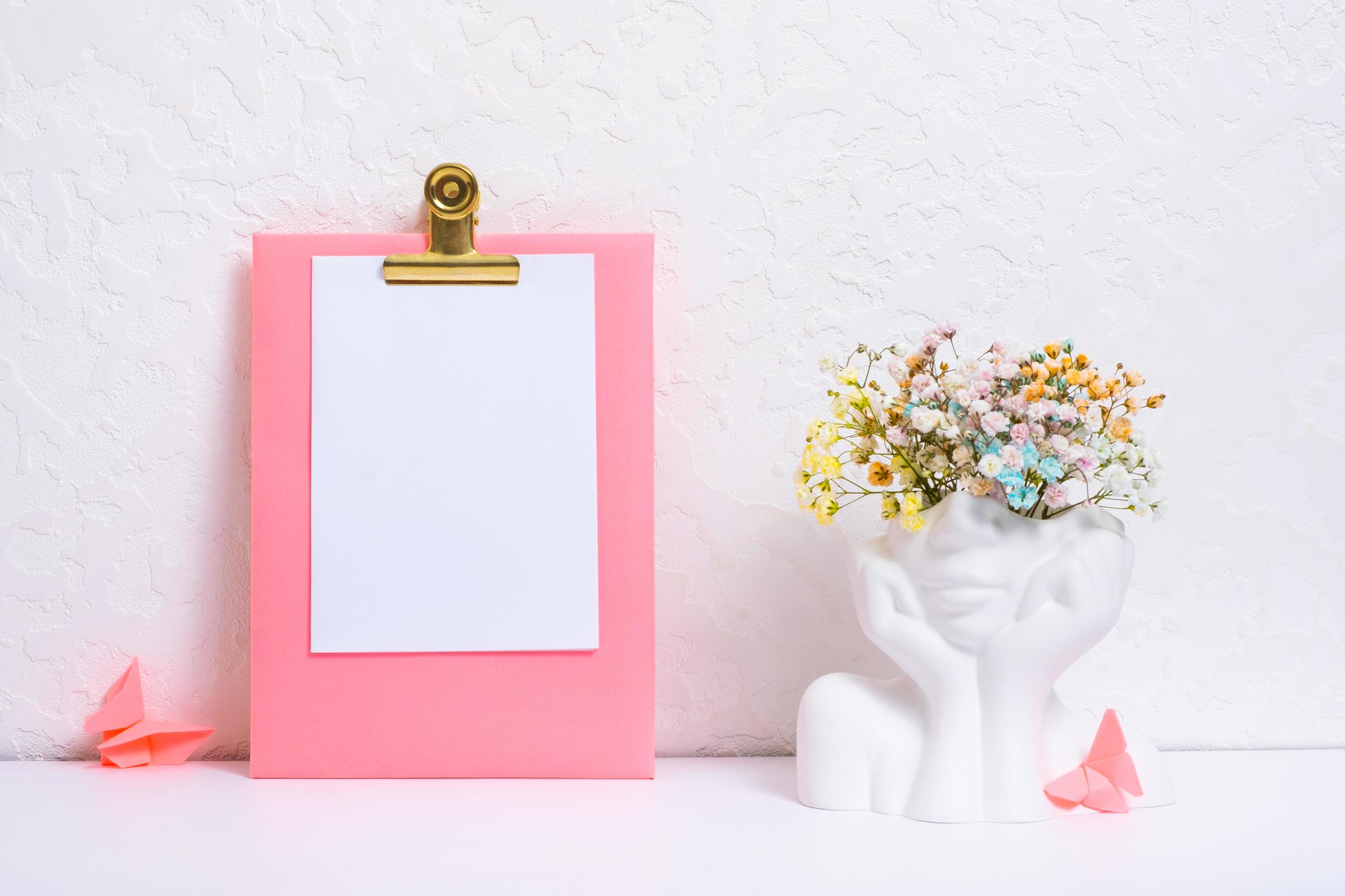 Message board mockup with creative plaster head vase with flowers. Mind care concept Stock Free