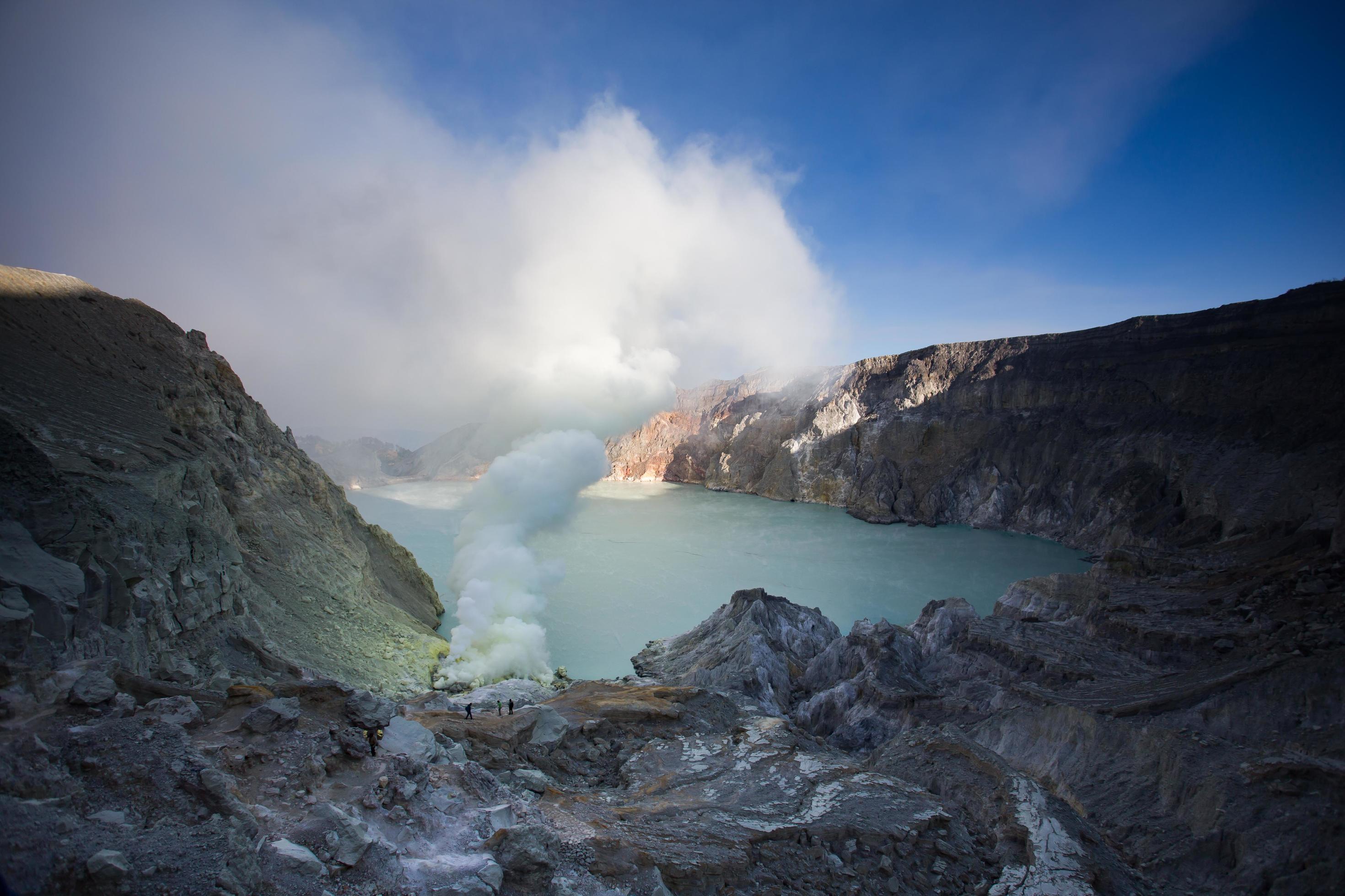 Sulfur fumes from the crater of Kawah Ijen Volcano, Indonesia Stock Free