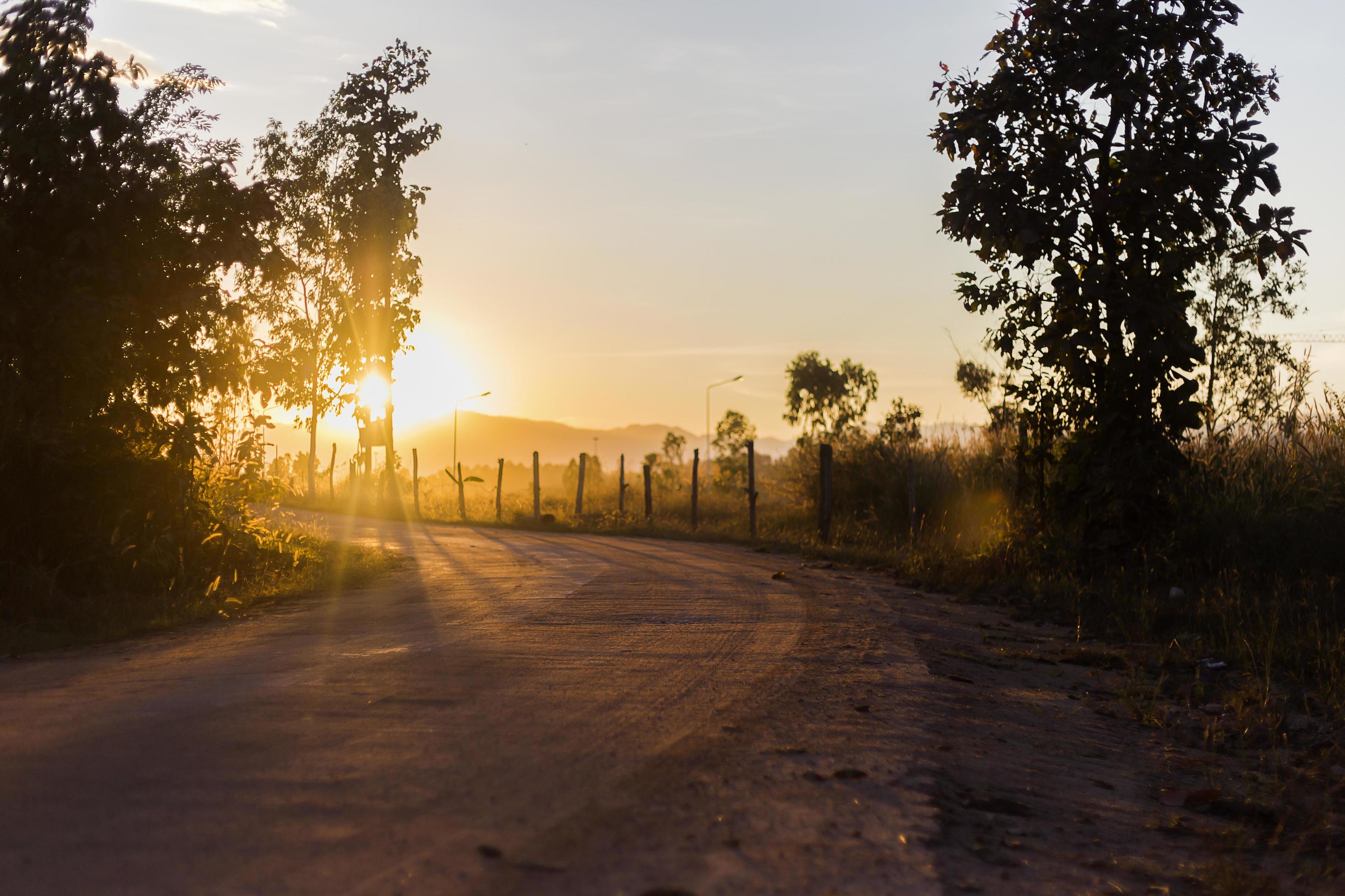 sunset dirt road Stock Free