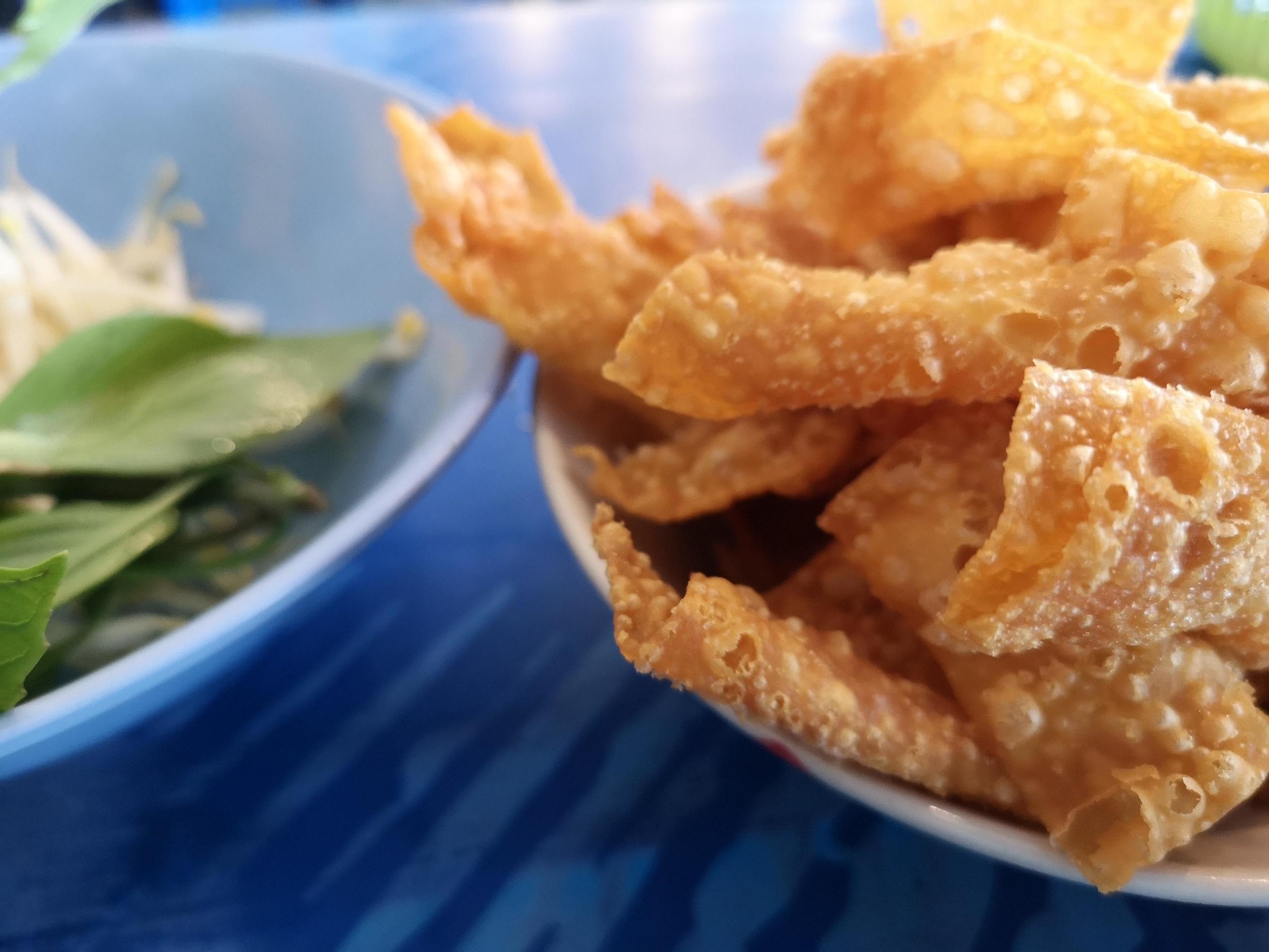 fried wonton in white bowl, crispy delicious snack, Thai food Stock Free