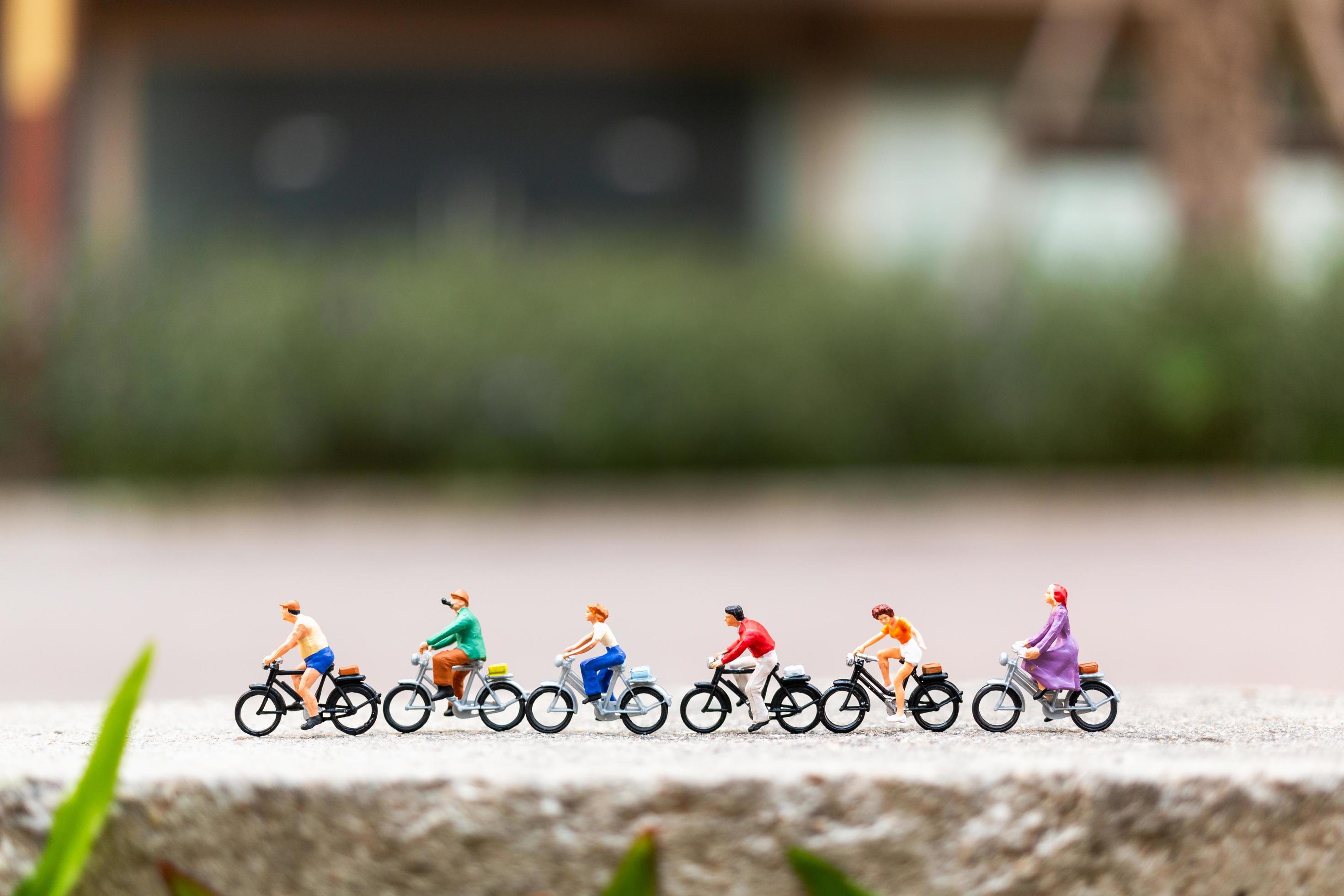 Miniature travelers with bicycles in the park, healthy lifestyle concept Stock Free