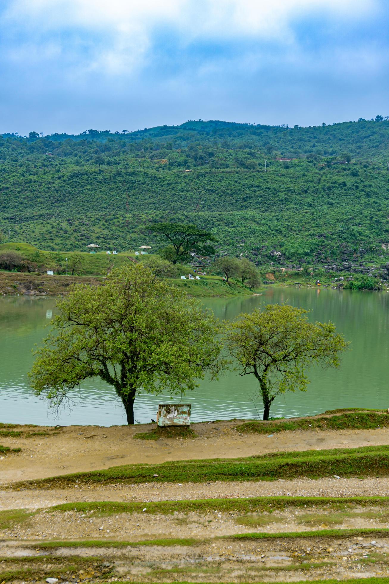 Natural landscape with lake and mountains, Selective Focus Stock Free