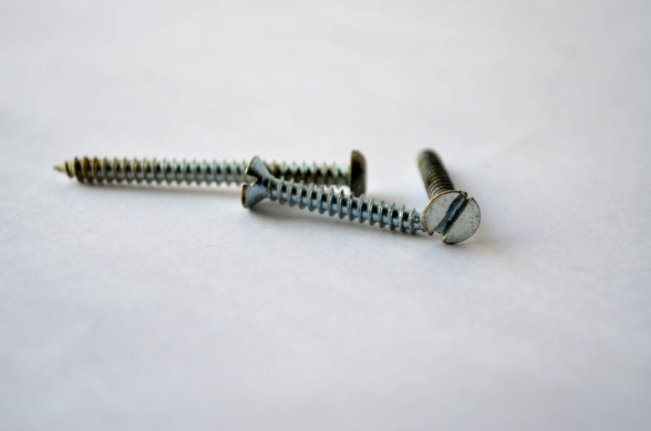 Screws 2 Stock Free