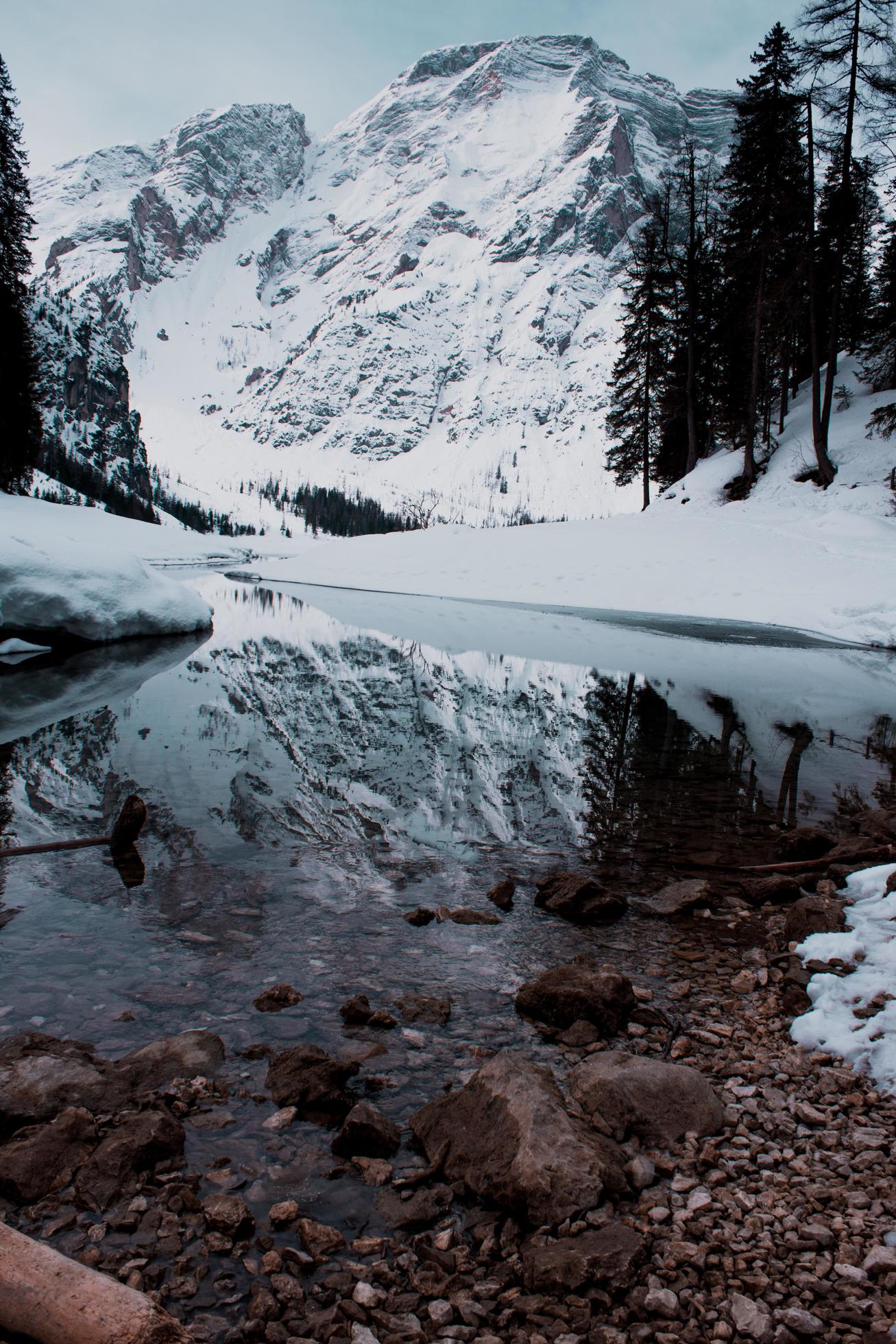 Mountain covered with snow Stock Free