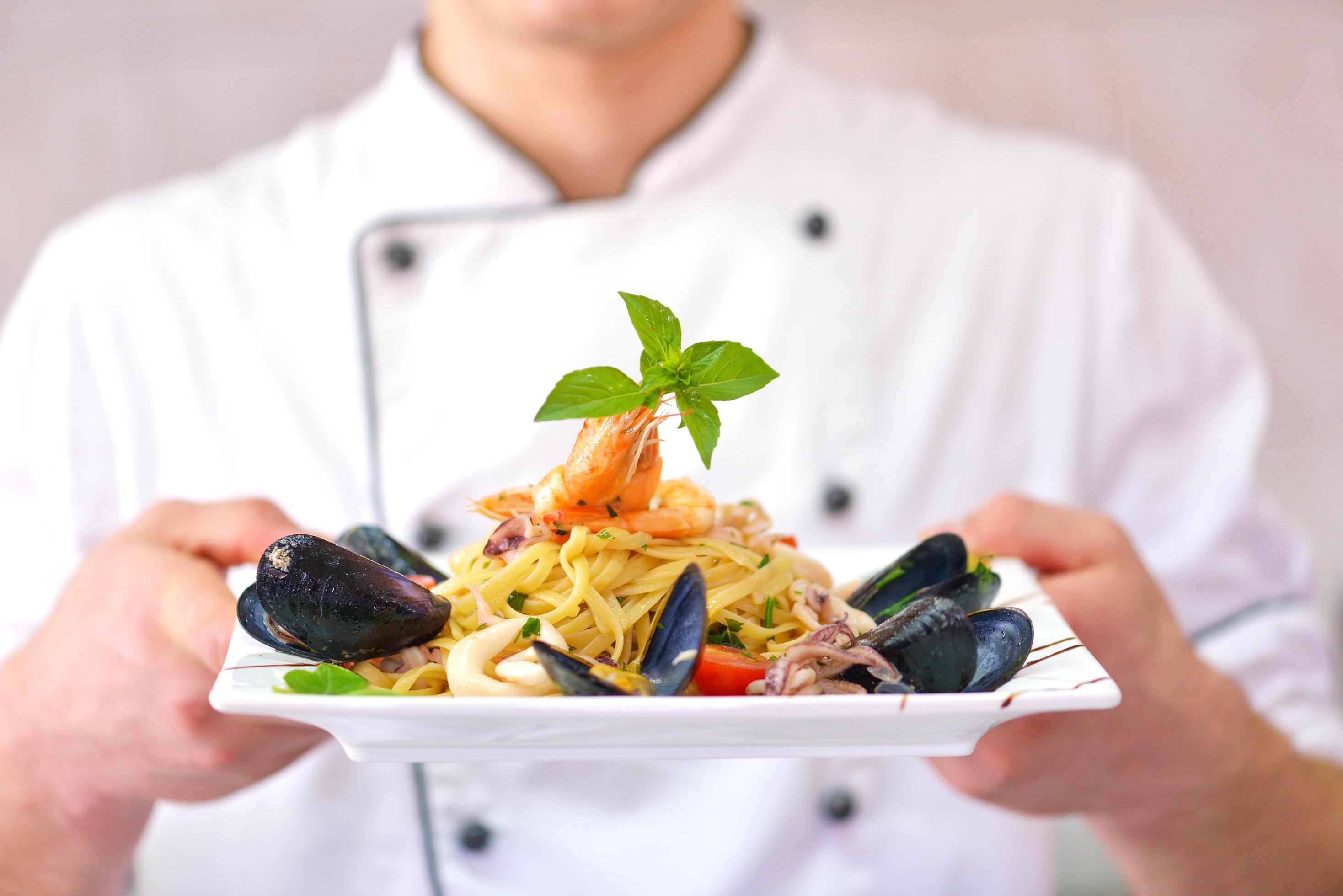 Chef preparing food Stock Free