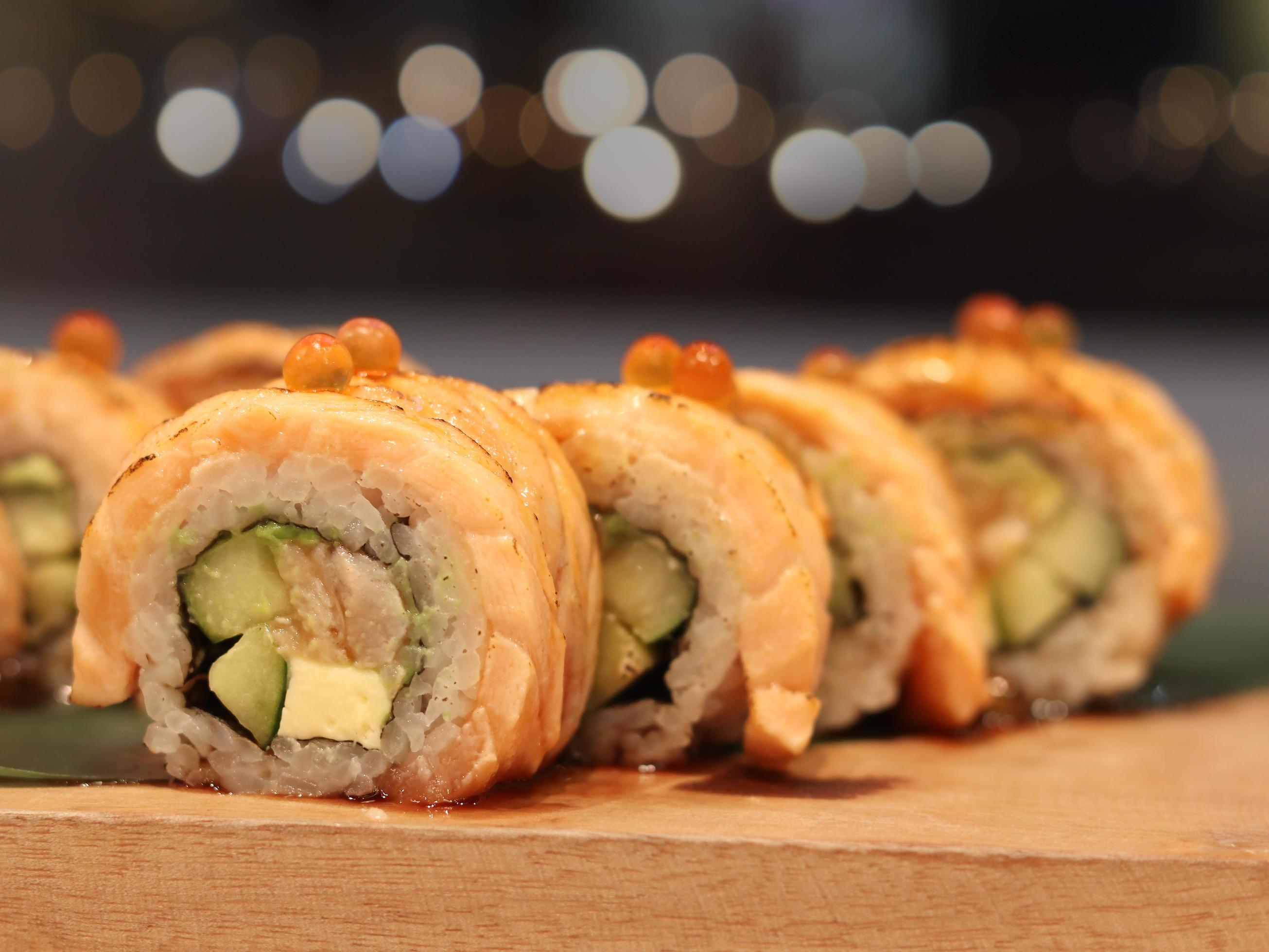 
									Sushi roll with salmon burned, delicious traditional japanese food Stock Free