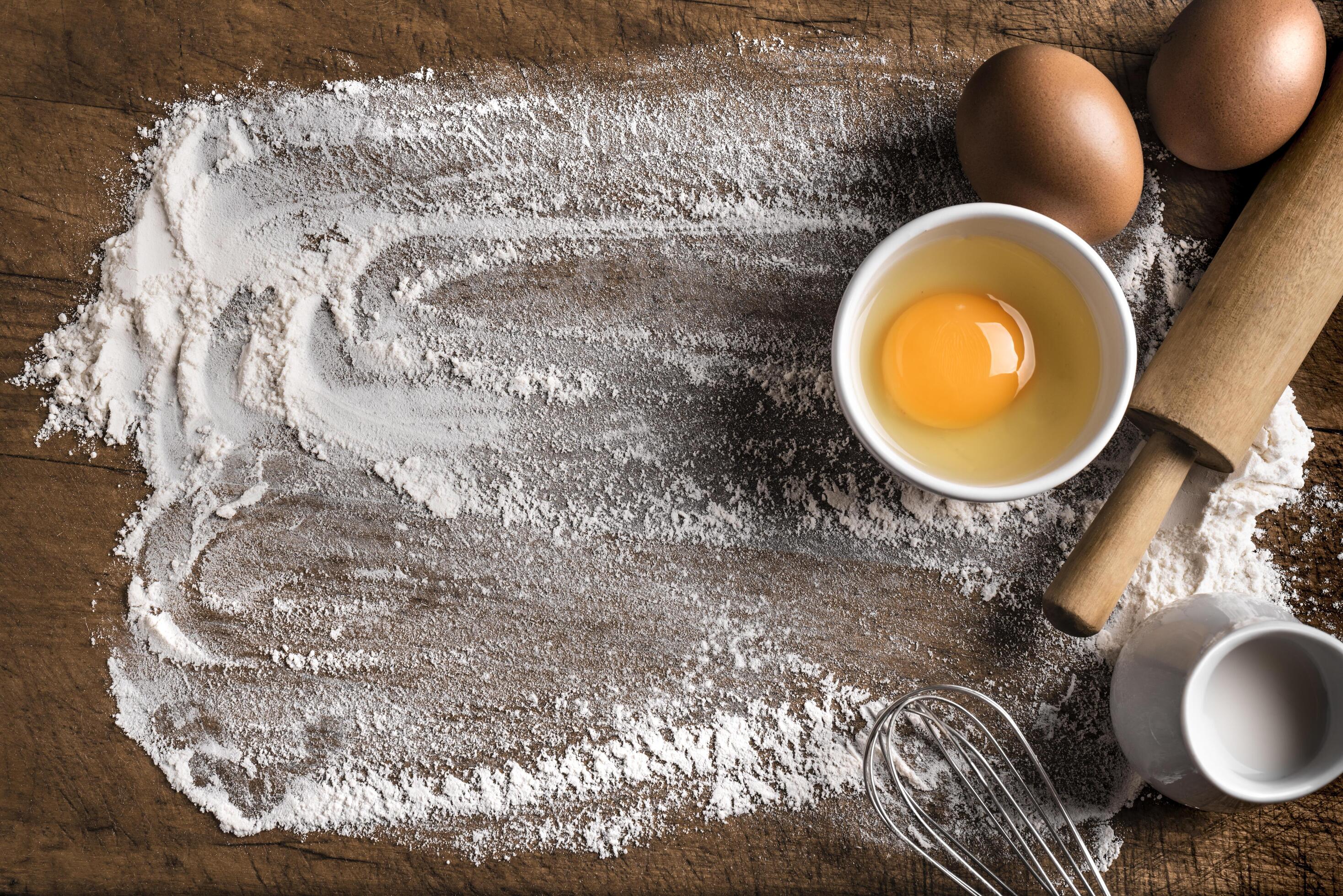 
									Baking background with flour, eggs, rolling pin. Stock Free