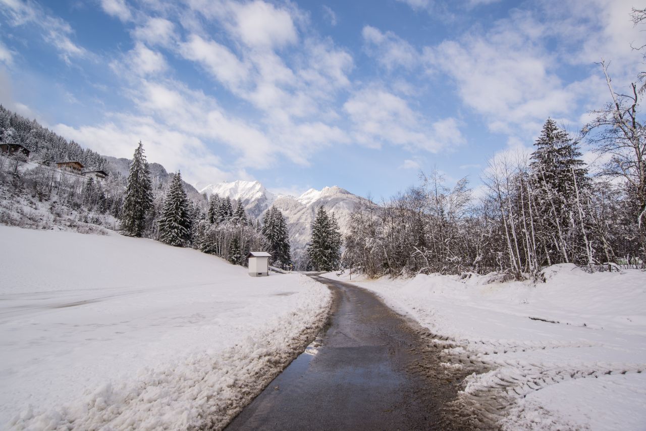 Road in the winter in Austria Stock Free