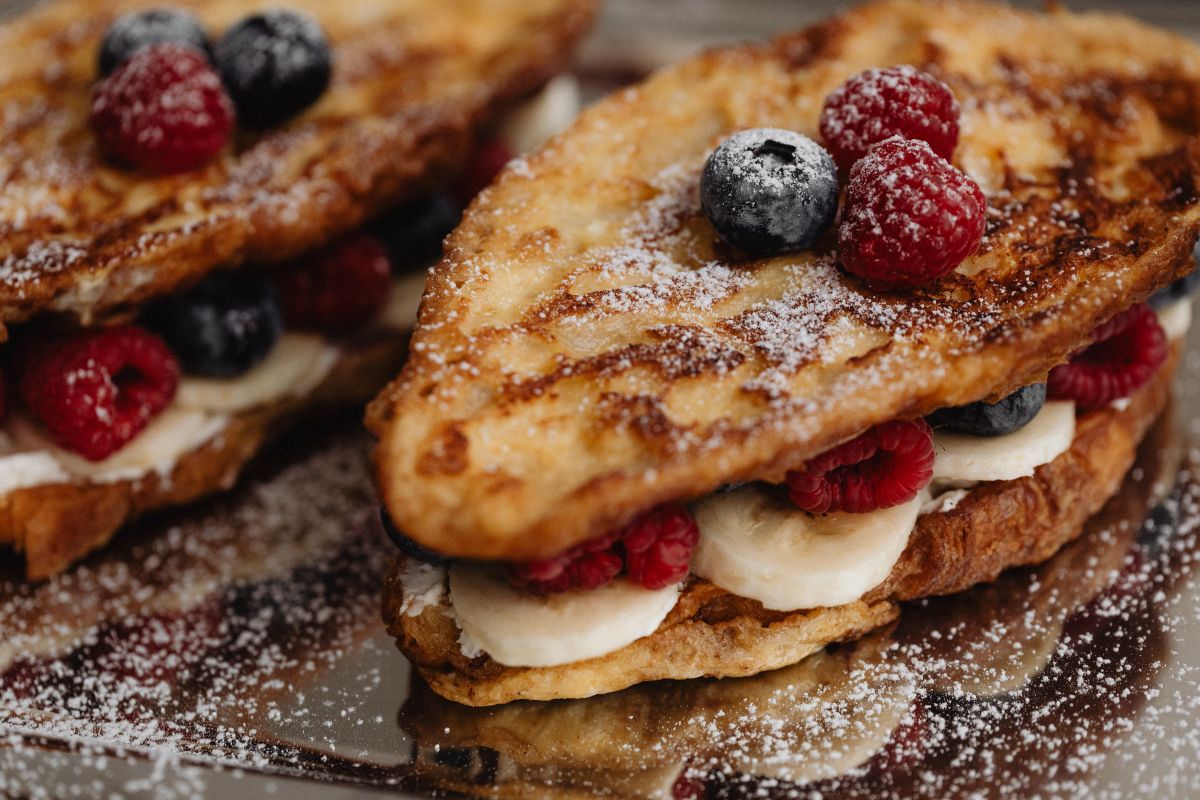 User Berry-Banana French Toast – Elegant Breakfast with Raspberries and Blueberries – Food Free Photos Stock Free