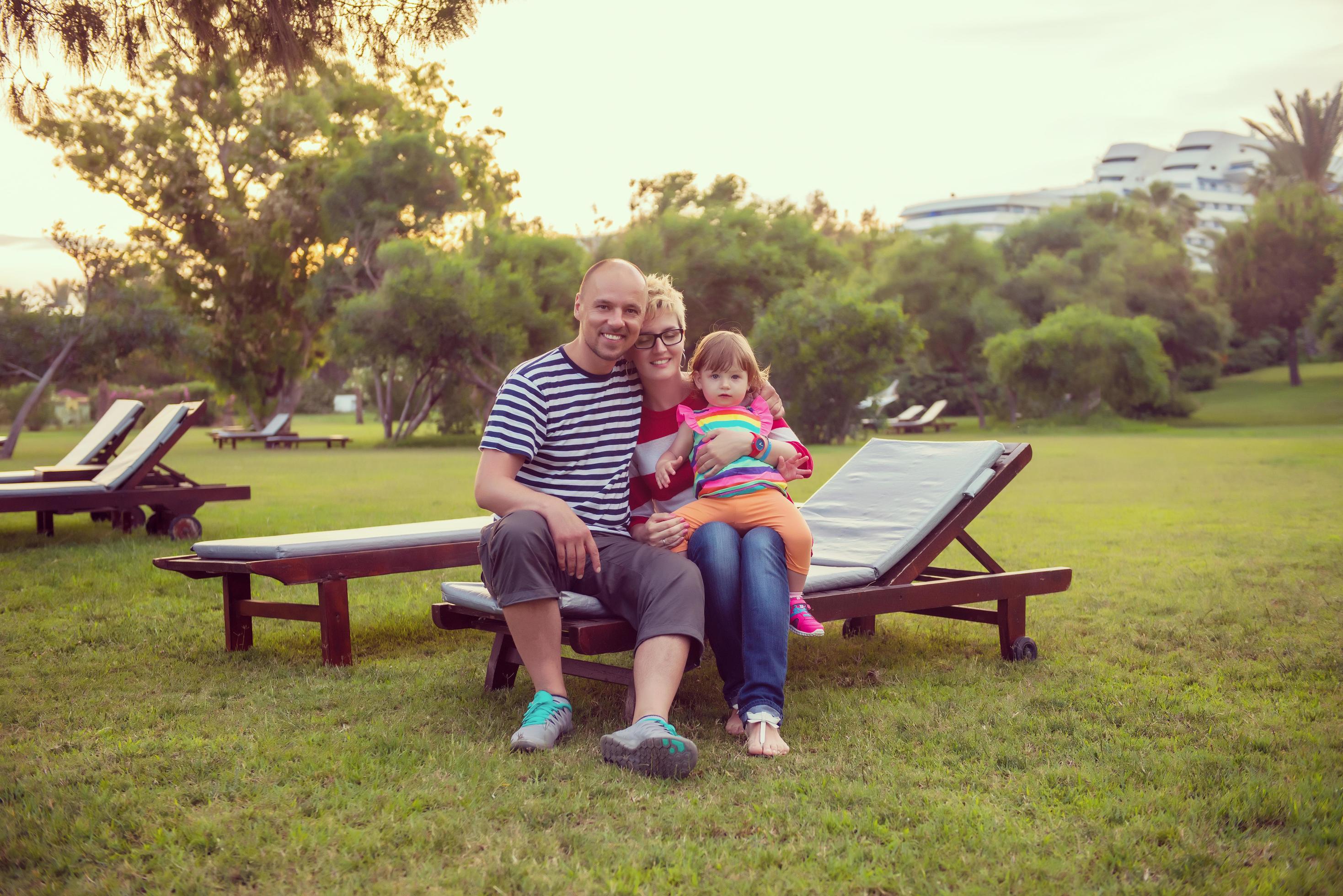 portrait of young happy family Stock Free