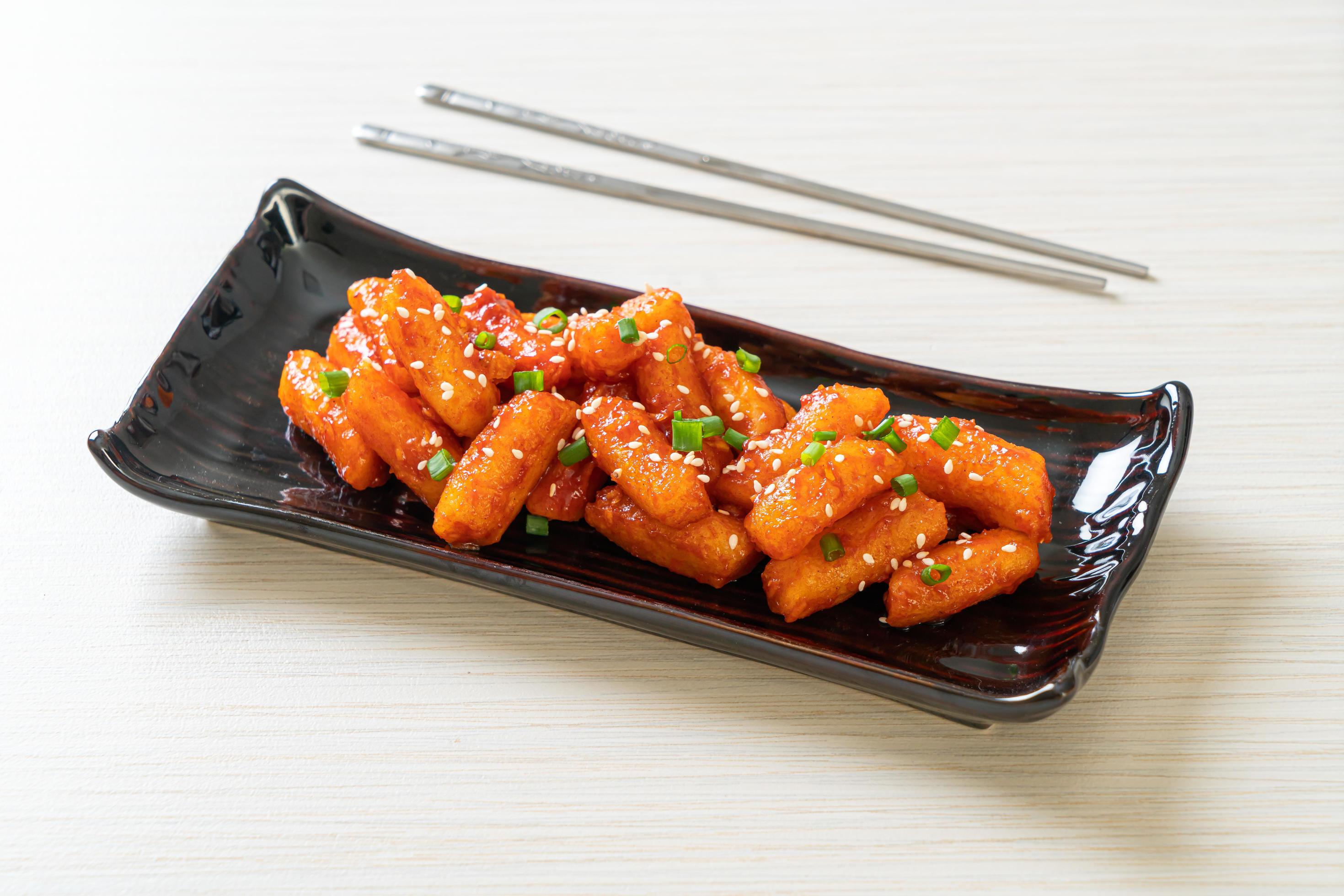 Deep-fried Korean rice cake, or Tteokbokki, with spicy sauce – Korean food style Stock Free