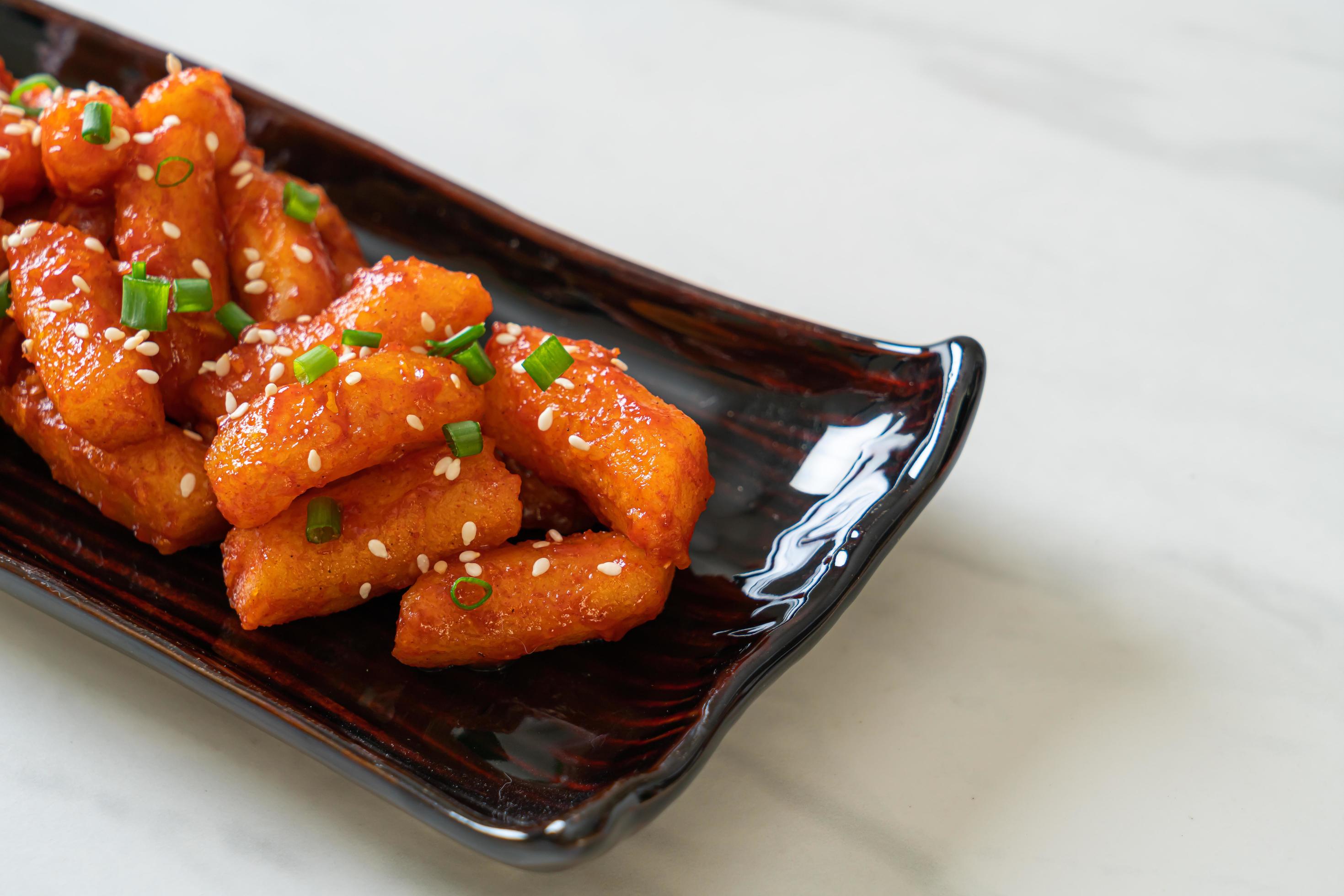 Deep-fried Korean rice cake, or Tteokbokki, with spicy sauce – Korean food style Stock Free