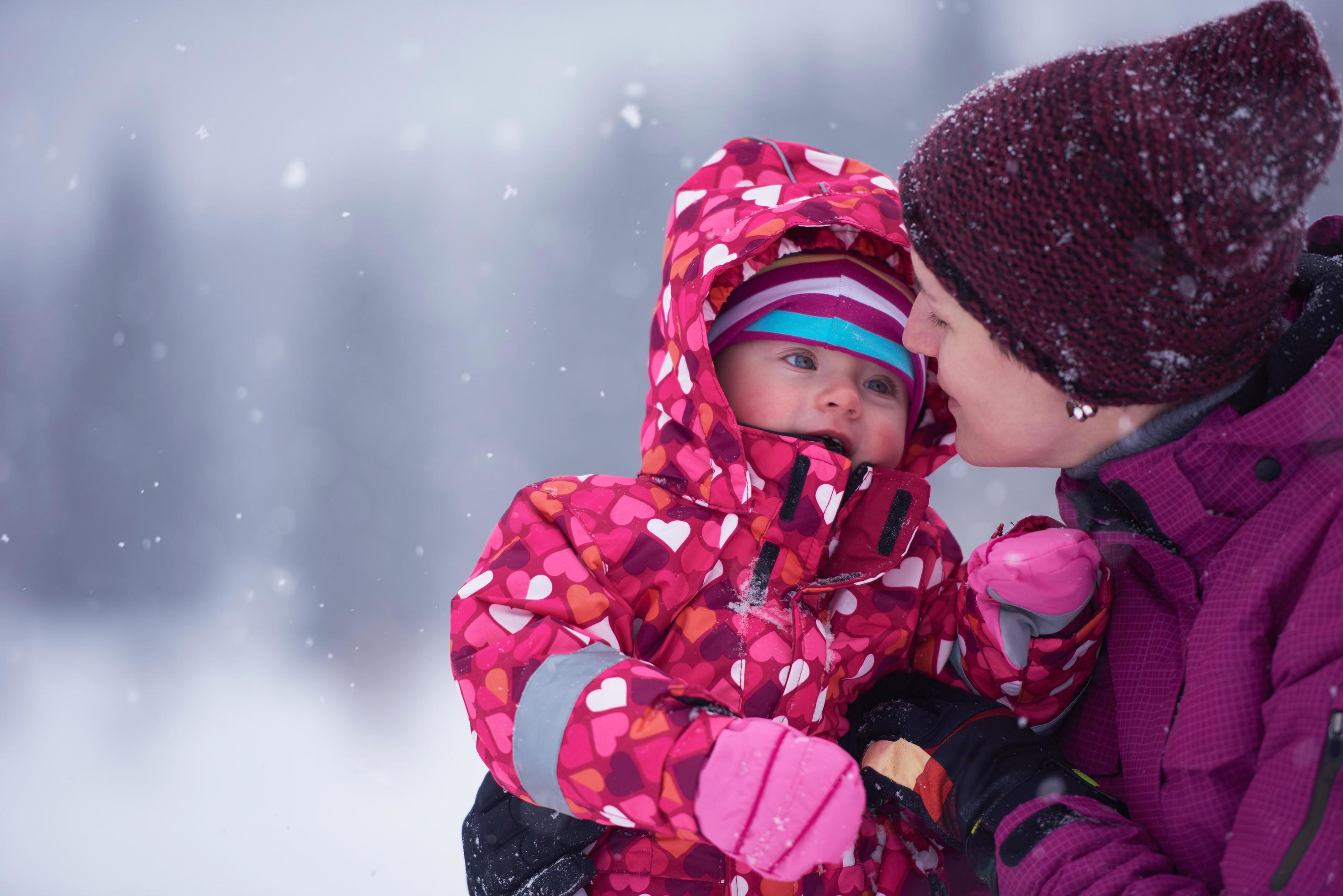 Family in snow Stock Free