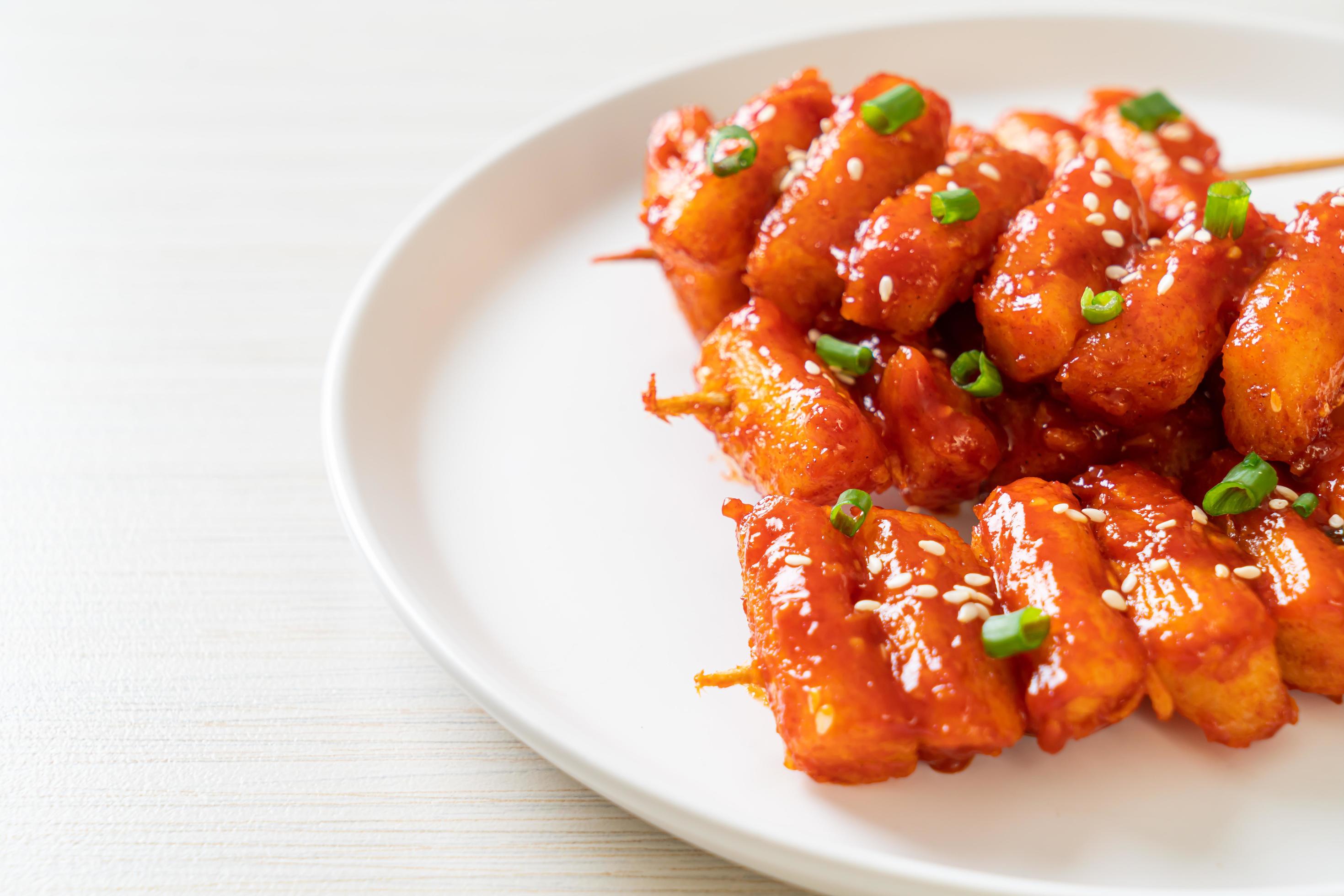 Deep-fried Korean rice cake, or Tteokbokki, with spicy sauce – Korean food style Stock Free