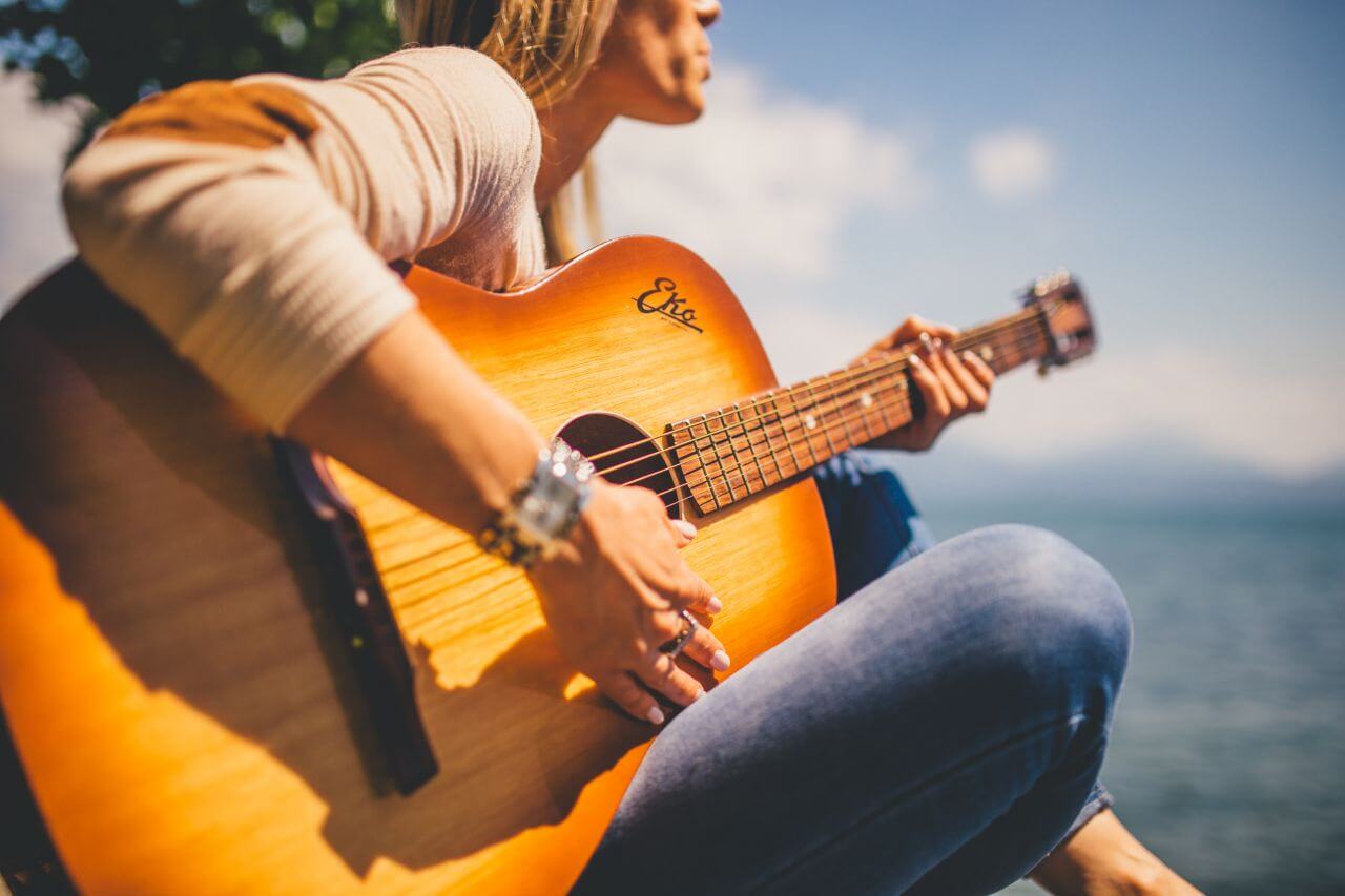 Woman Playing Guitar Stock Free