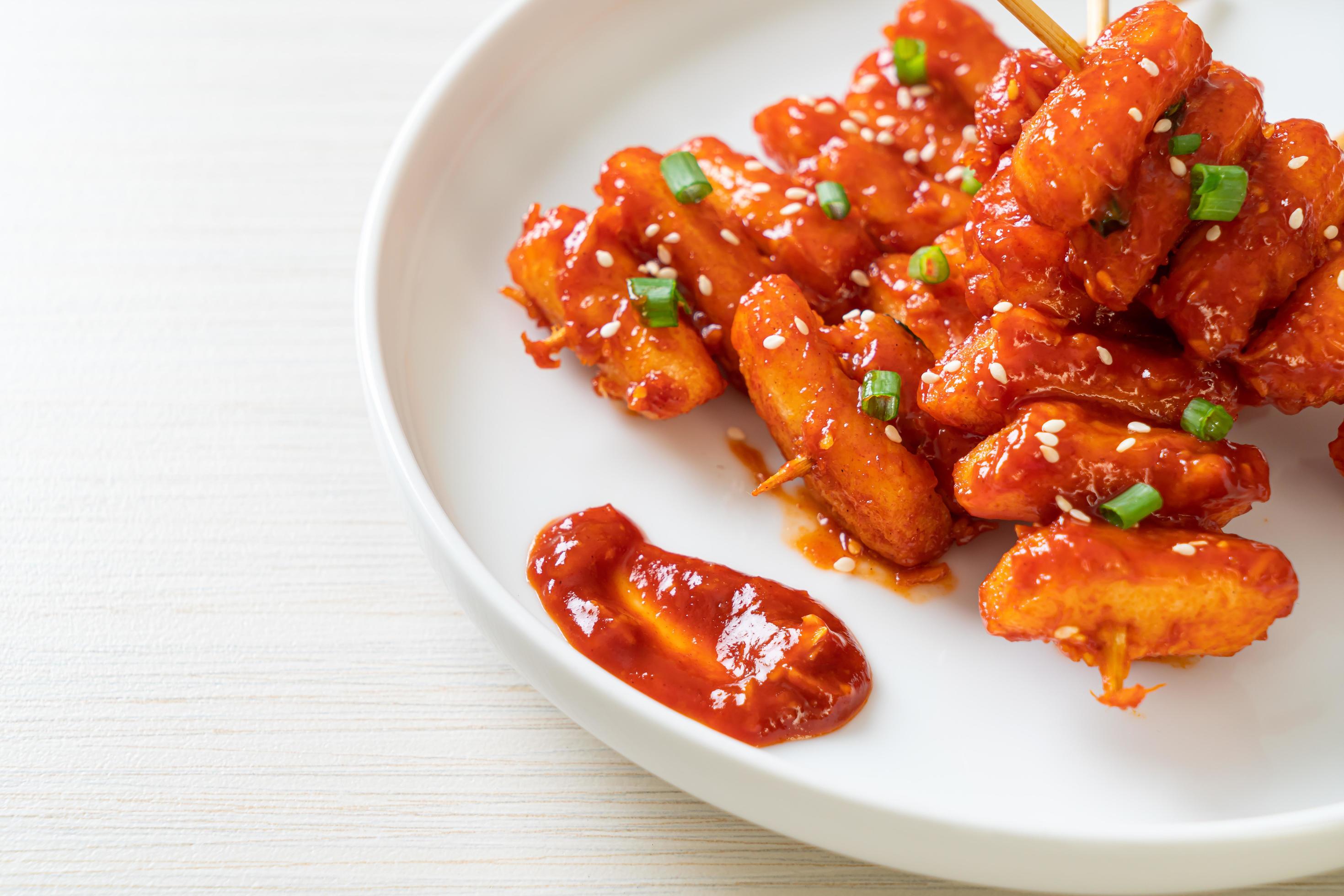 Deep-fried Korean rice cake, or Tteokbokki, with spicy sauce – Korean food style Stock Free