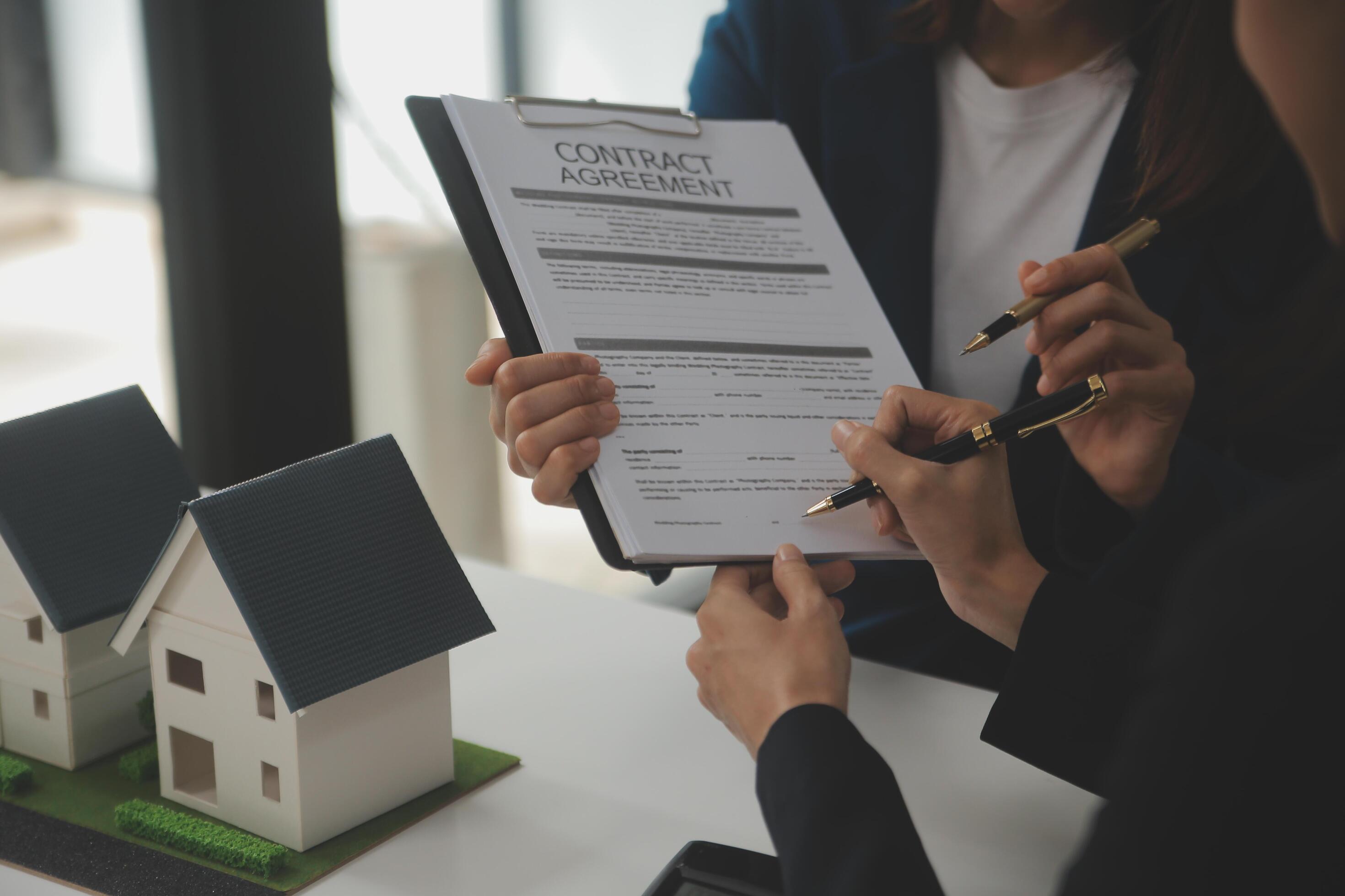 Business Signing a Contract Buy – sell house, insurance agent analyzing about home investment loan Real Estate concept. Stock Free