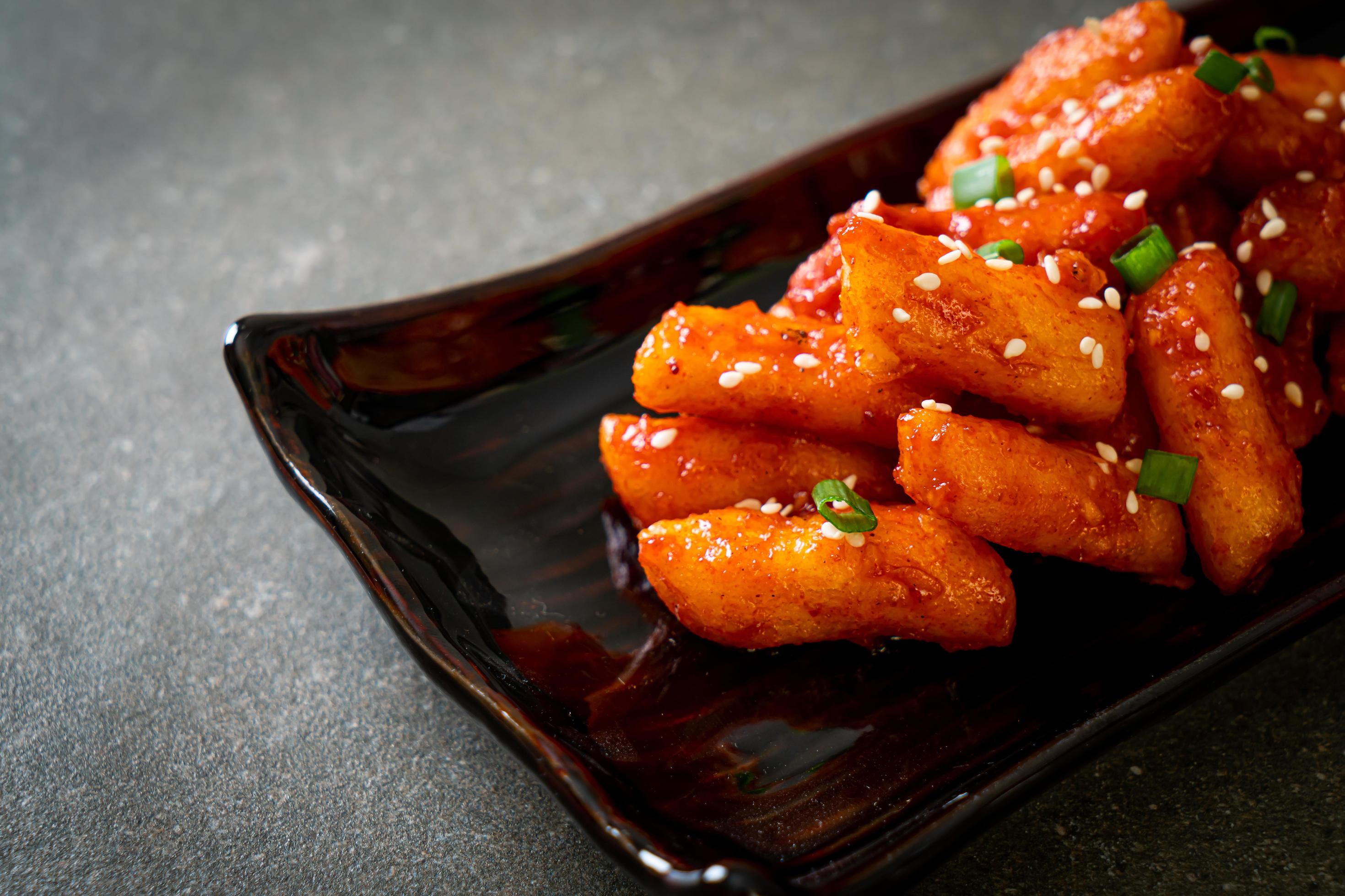 Deep-fried Korean rice cake, or Tteokbokki, with spicy sauce – Korean food style Stock Free