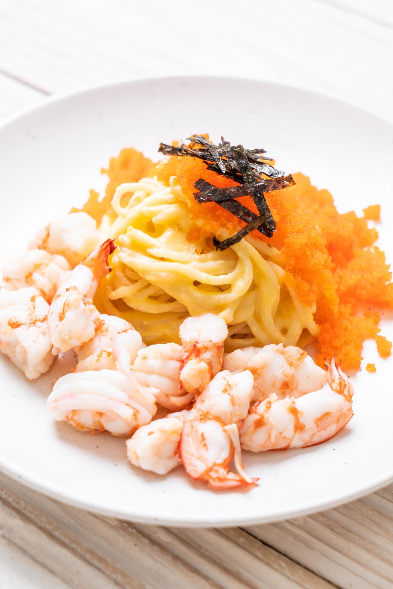 Spaghetti creamy with shrimps and shrimp eggs – fusion food style Stock Free