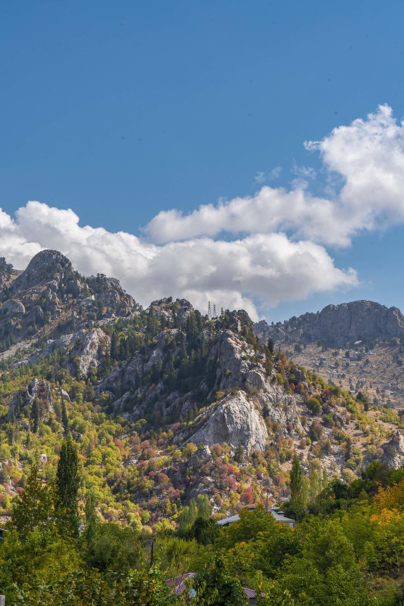 between sky and mountains and all its wonderful views. Stock Free