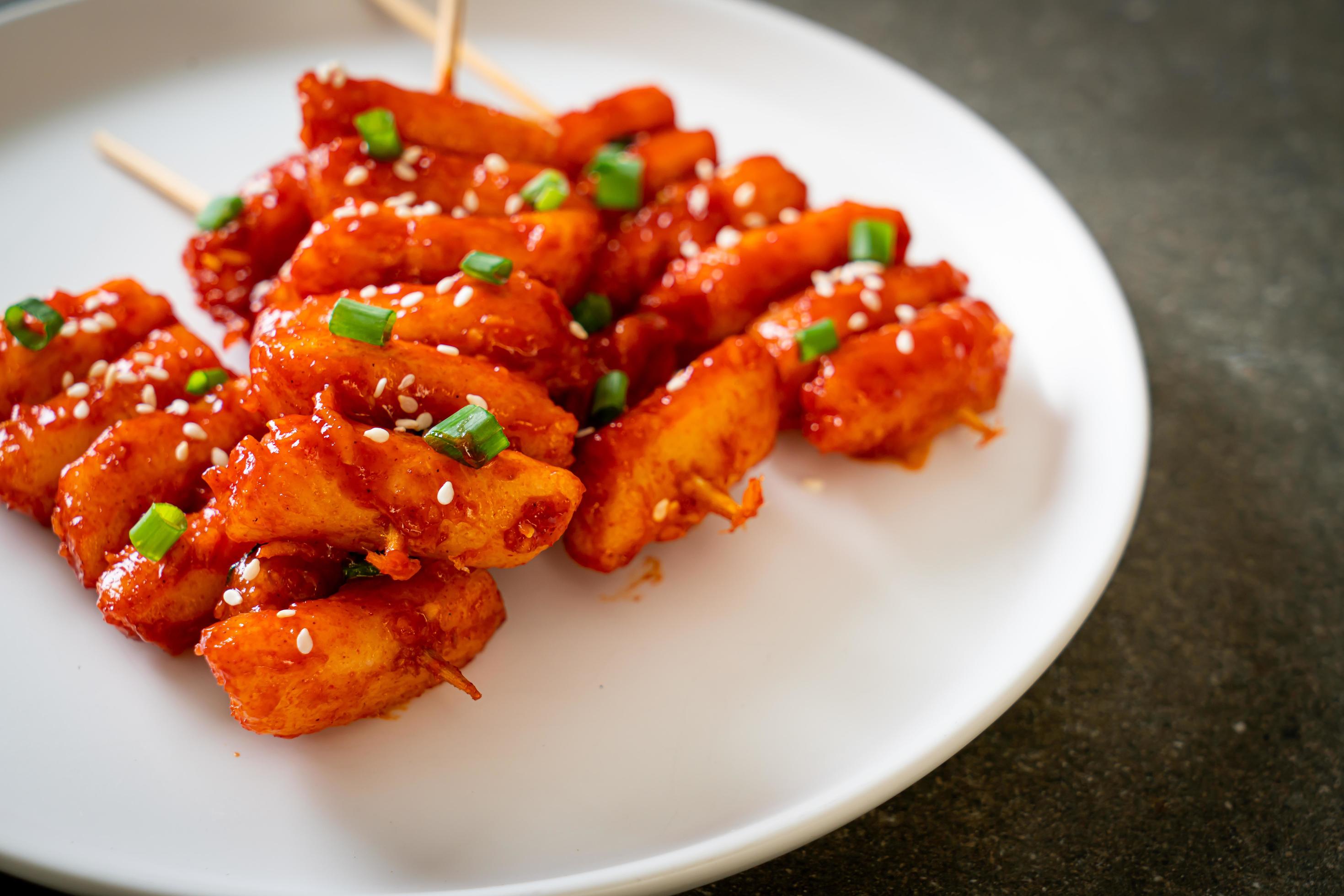 Deep-fried Korean rice cake, or Tteokbokki, with spicy sauce – Korean food style Stock Free