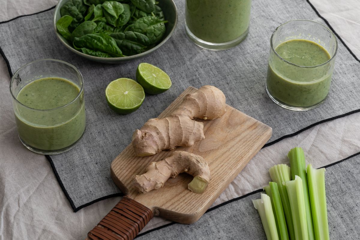 Green Smoothie Ingredients On A Linen Tablecloth Stock Free