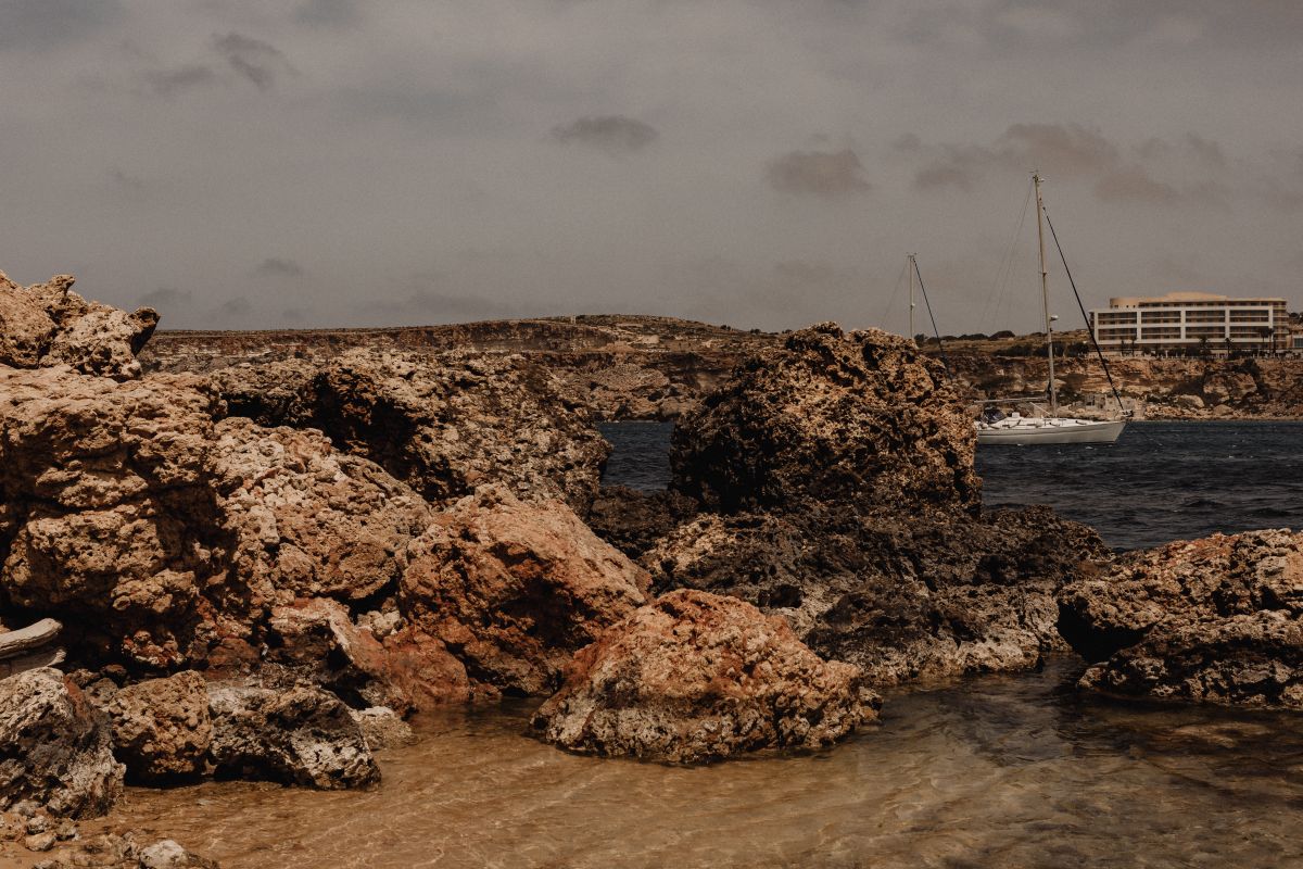 Malta’s Seaside Backgrounds – A Collection of Captivating Seascapes – Rocky Cliffs and Coastal Flora Stock Free