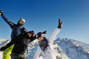 winter-portrait-of-friends-at-skiing-free-photo